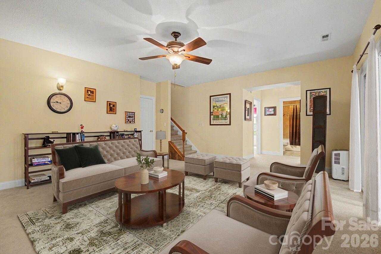606 Carriage Commons Drive — Hendersonville