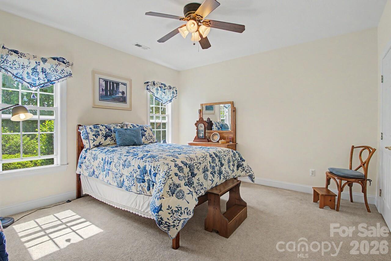 606 Carriage Commons Drive — Hendersonville