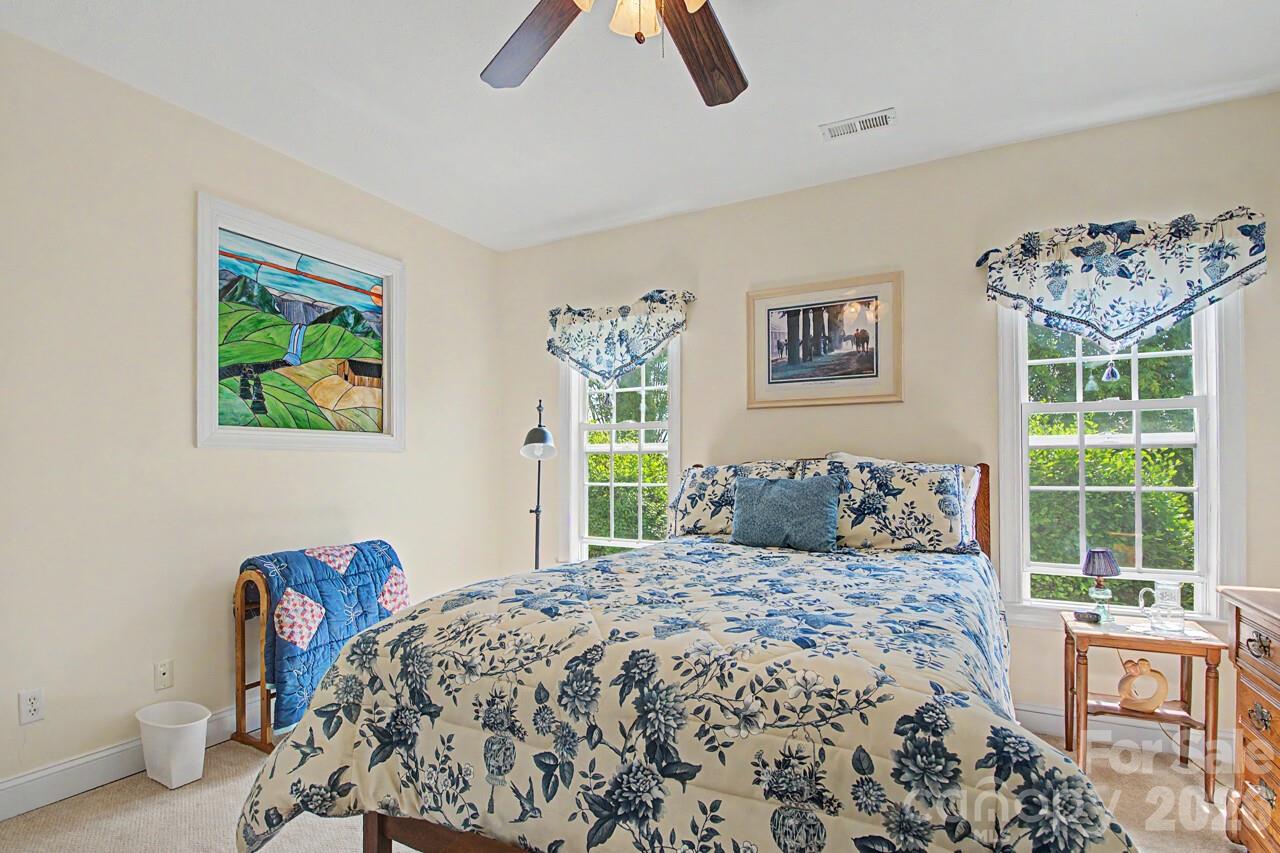 606 Carriage Commons Drive — Hendersonville