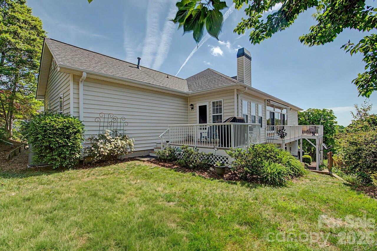 606 Carriage Commons Drive — Hendersonville