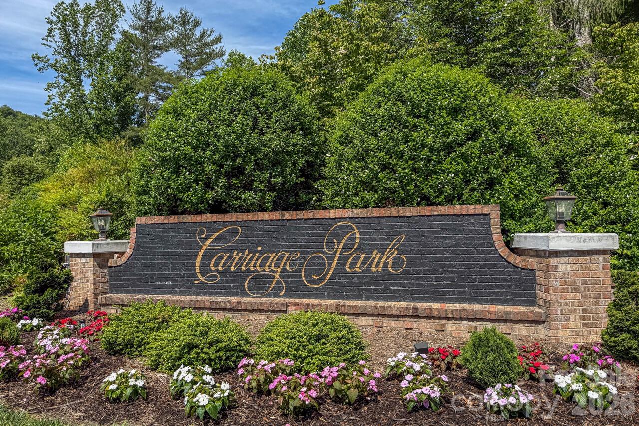 606 Carriage Commons Drive — Hendersonville