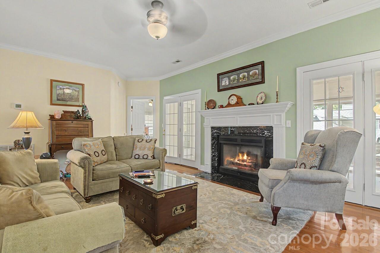 606 Carriage Commons Drive — Hendersonville