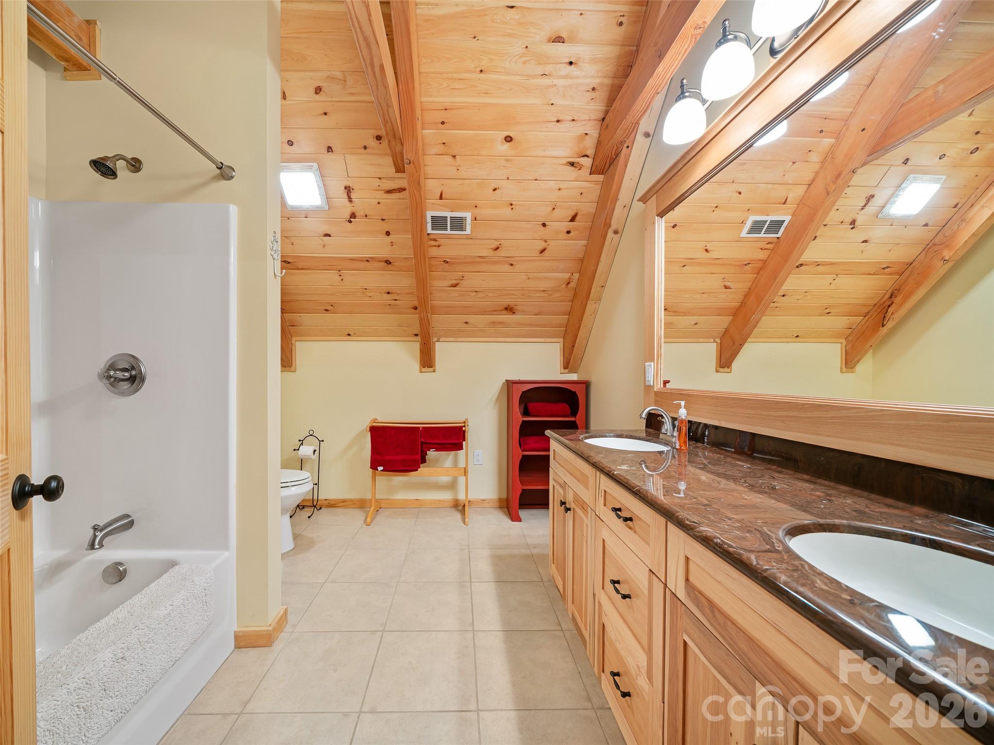 483 Birdie Lane — Bakersville