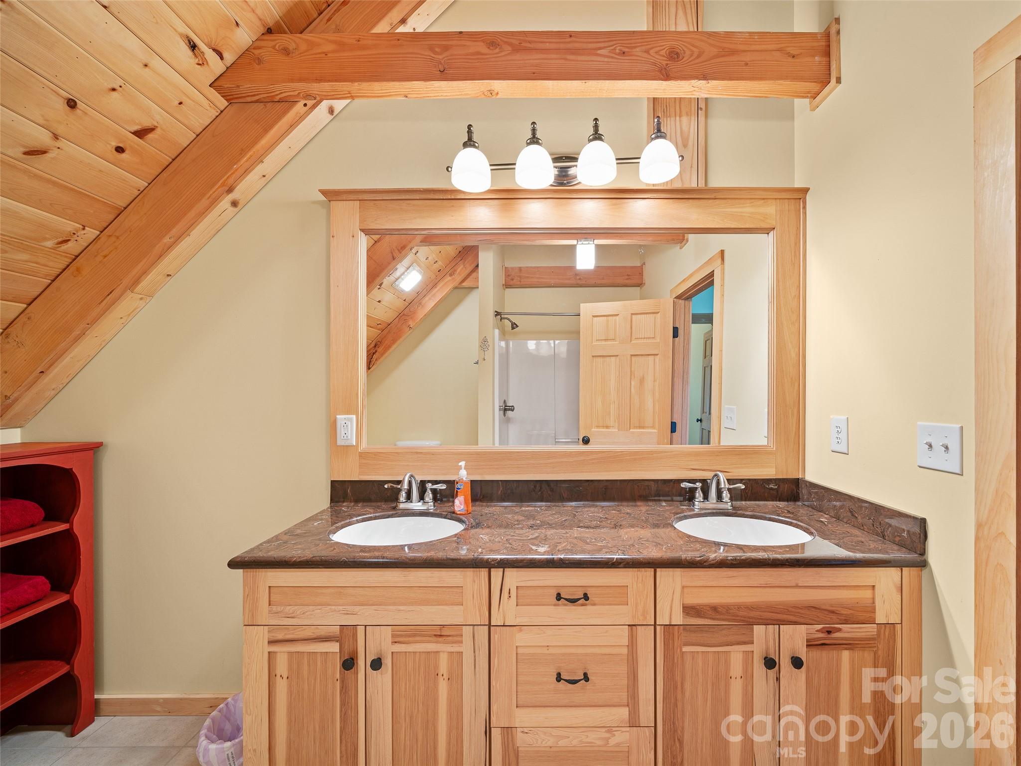 483 Birdie Lane — Bakersville