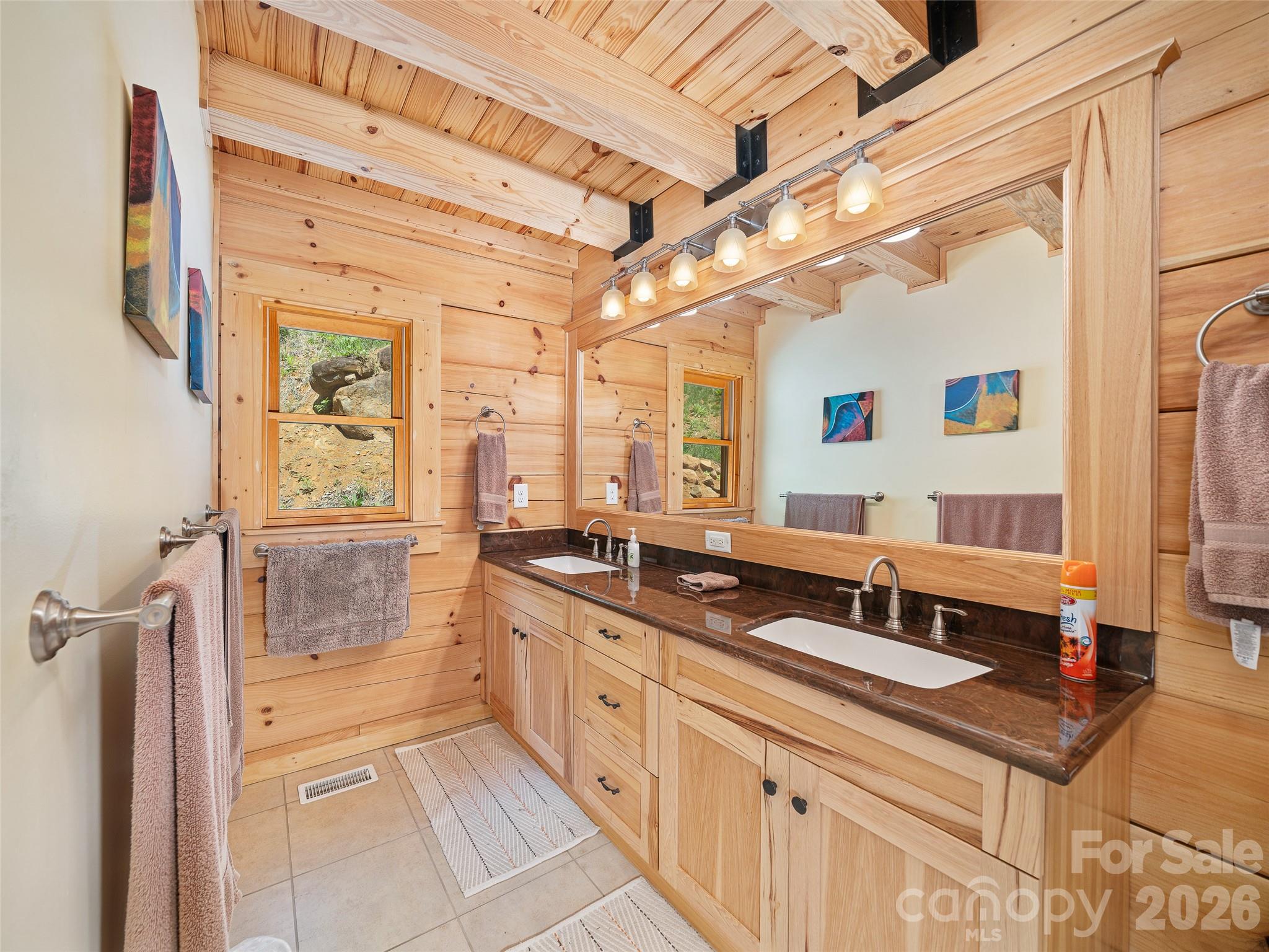 483 Birdie Lane — Bakersville