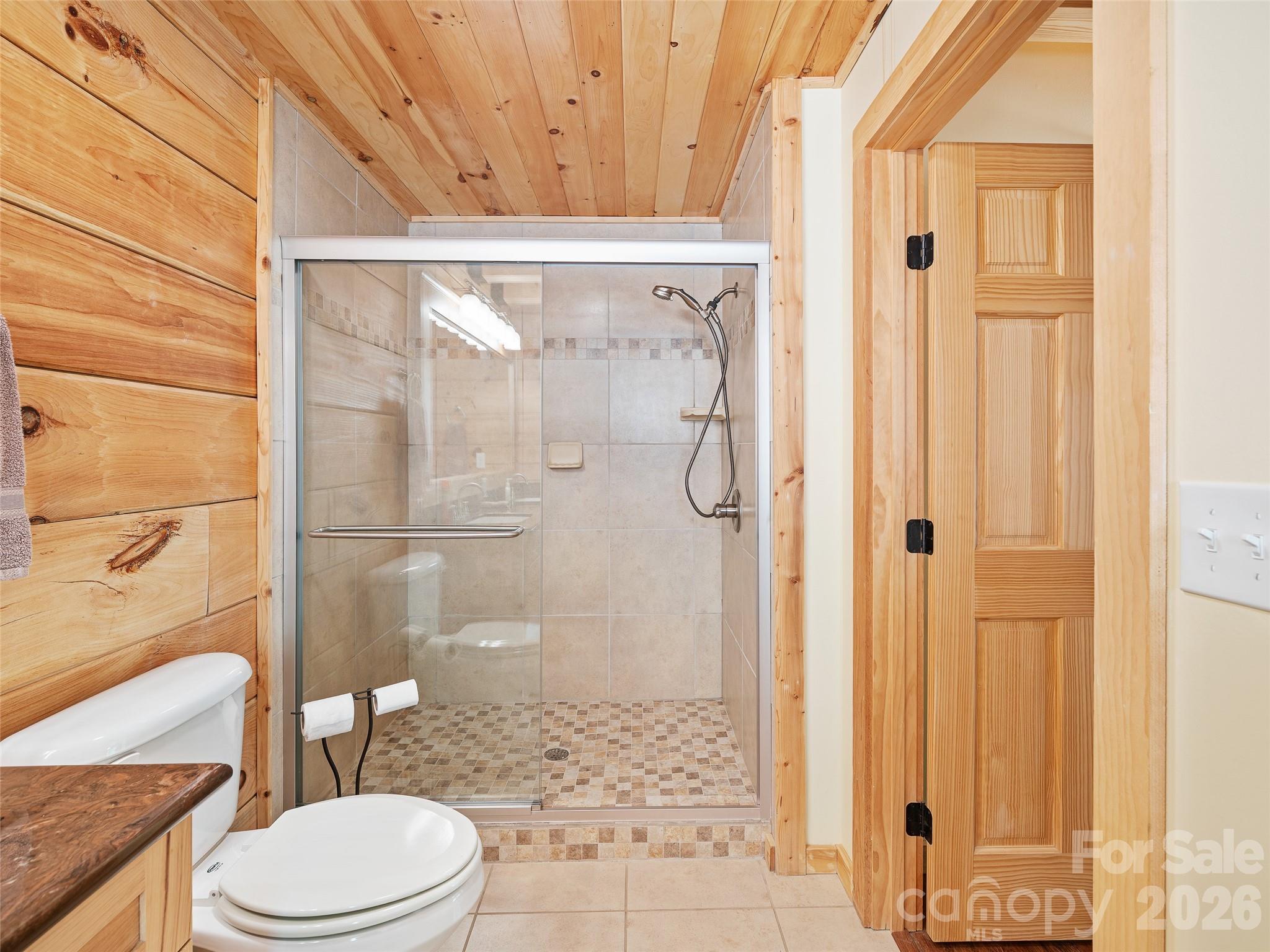 483 Birdie Lane — Bakersville