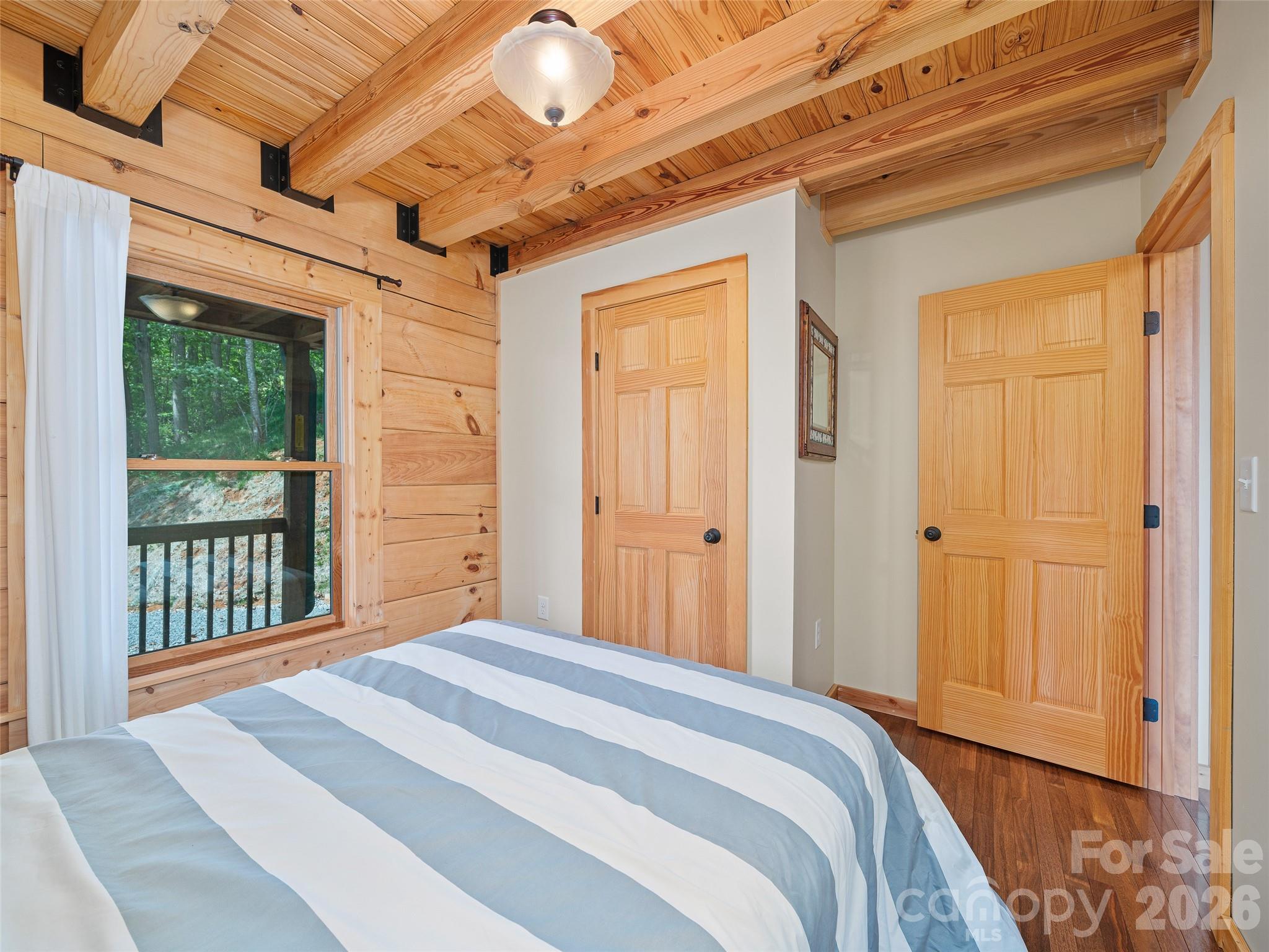 483 Birdie Lane — Bakersville