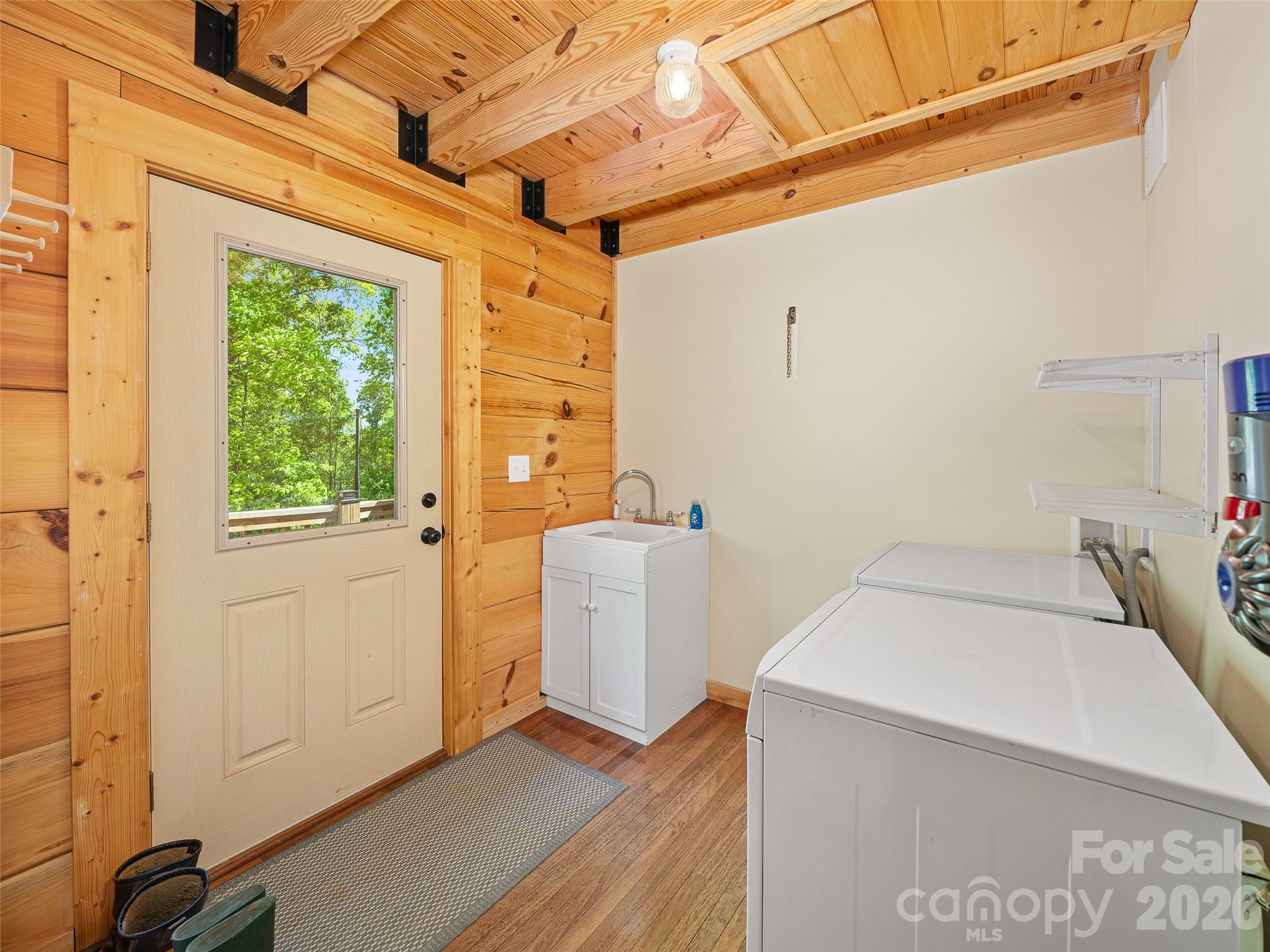 483 Birdie Lane — Bakersville