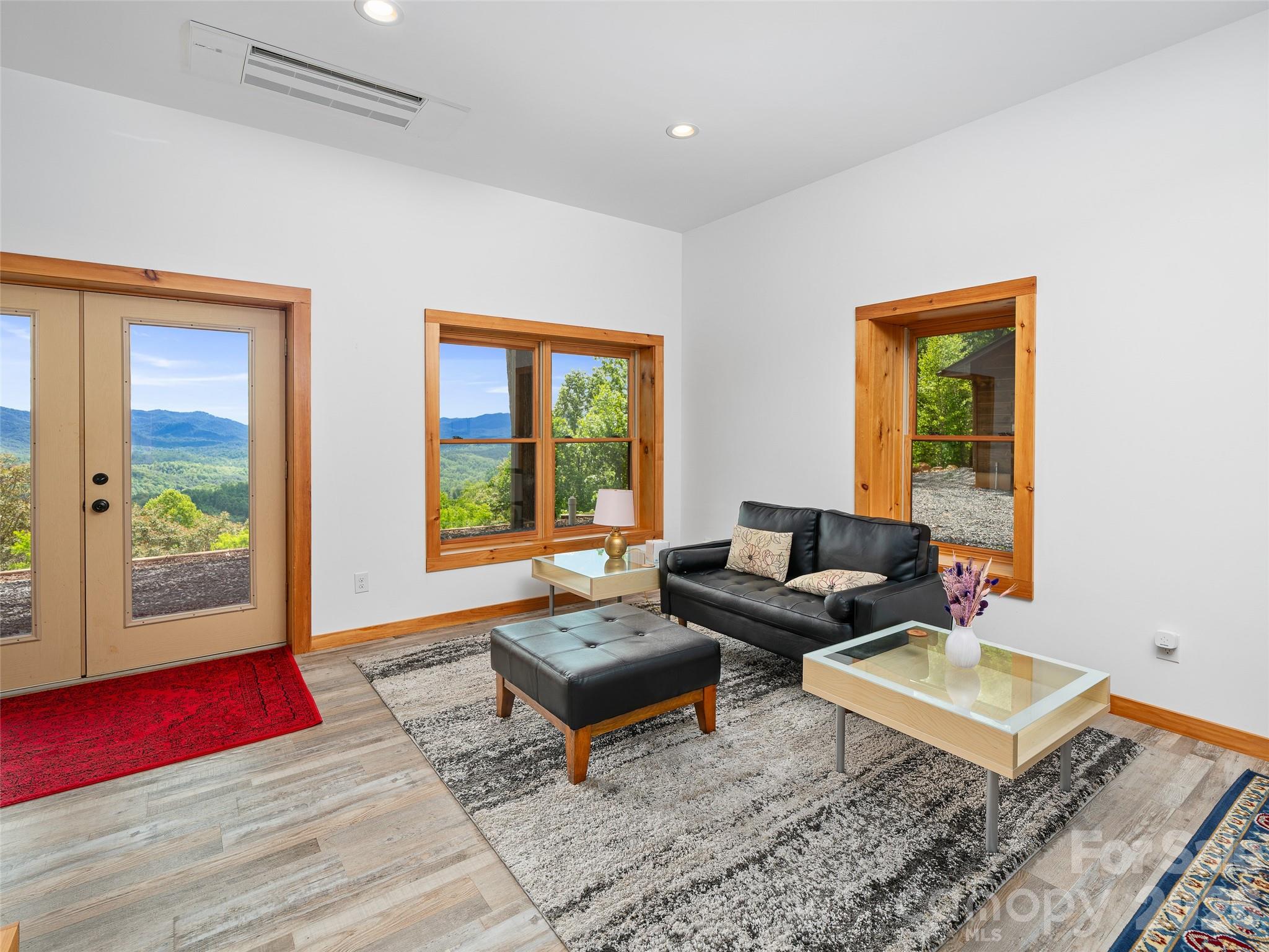 483 Birdie Lane — Bakersville