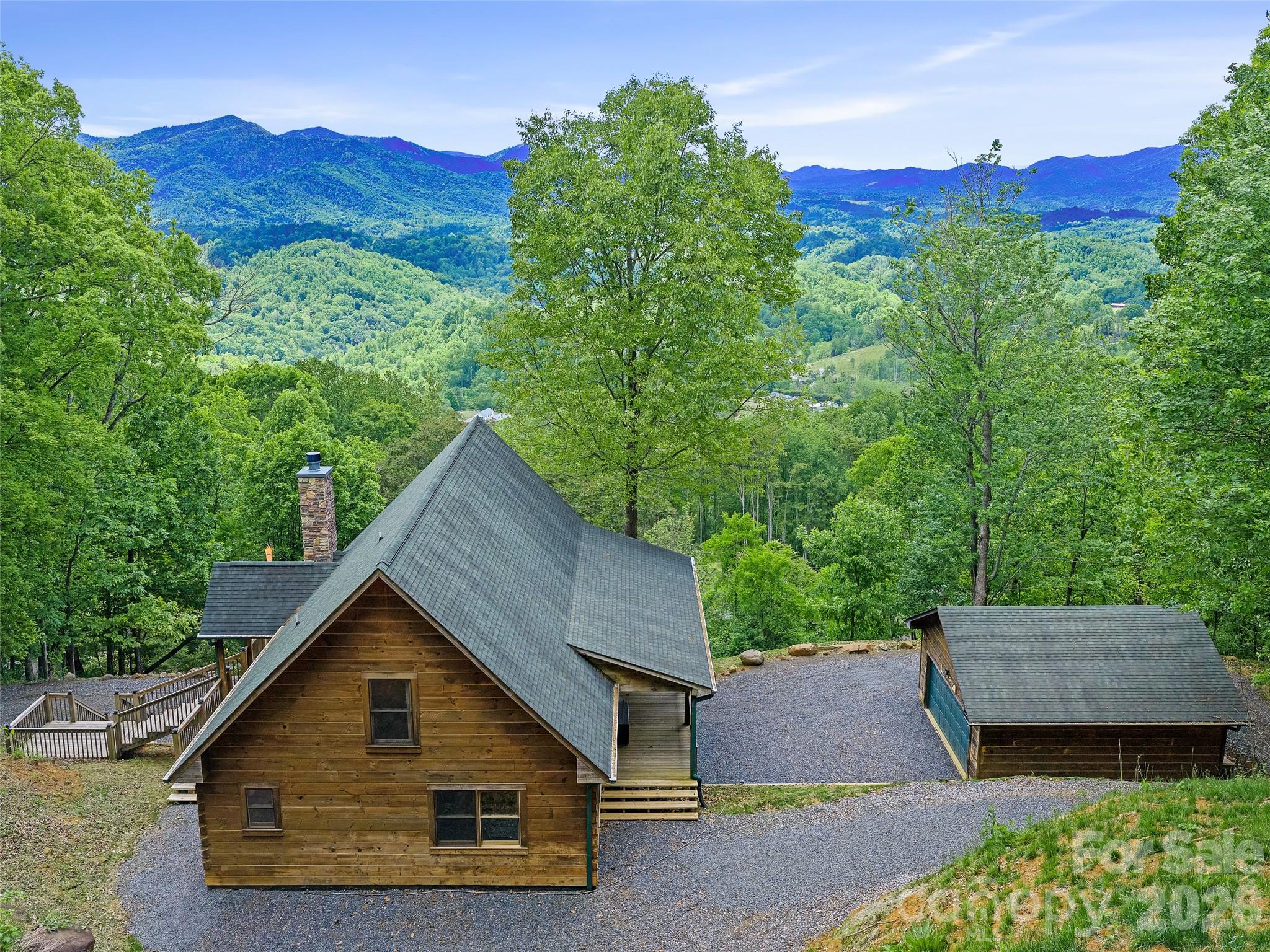 483 Birdie Lane — Bakersville