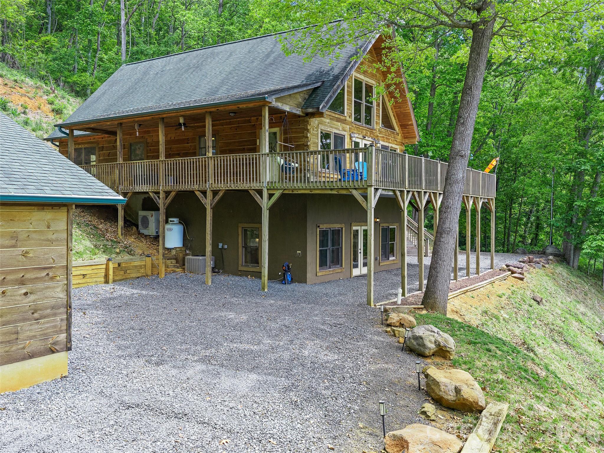 483 Birdie Lane — Bakersville