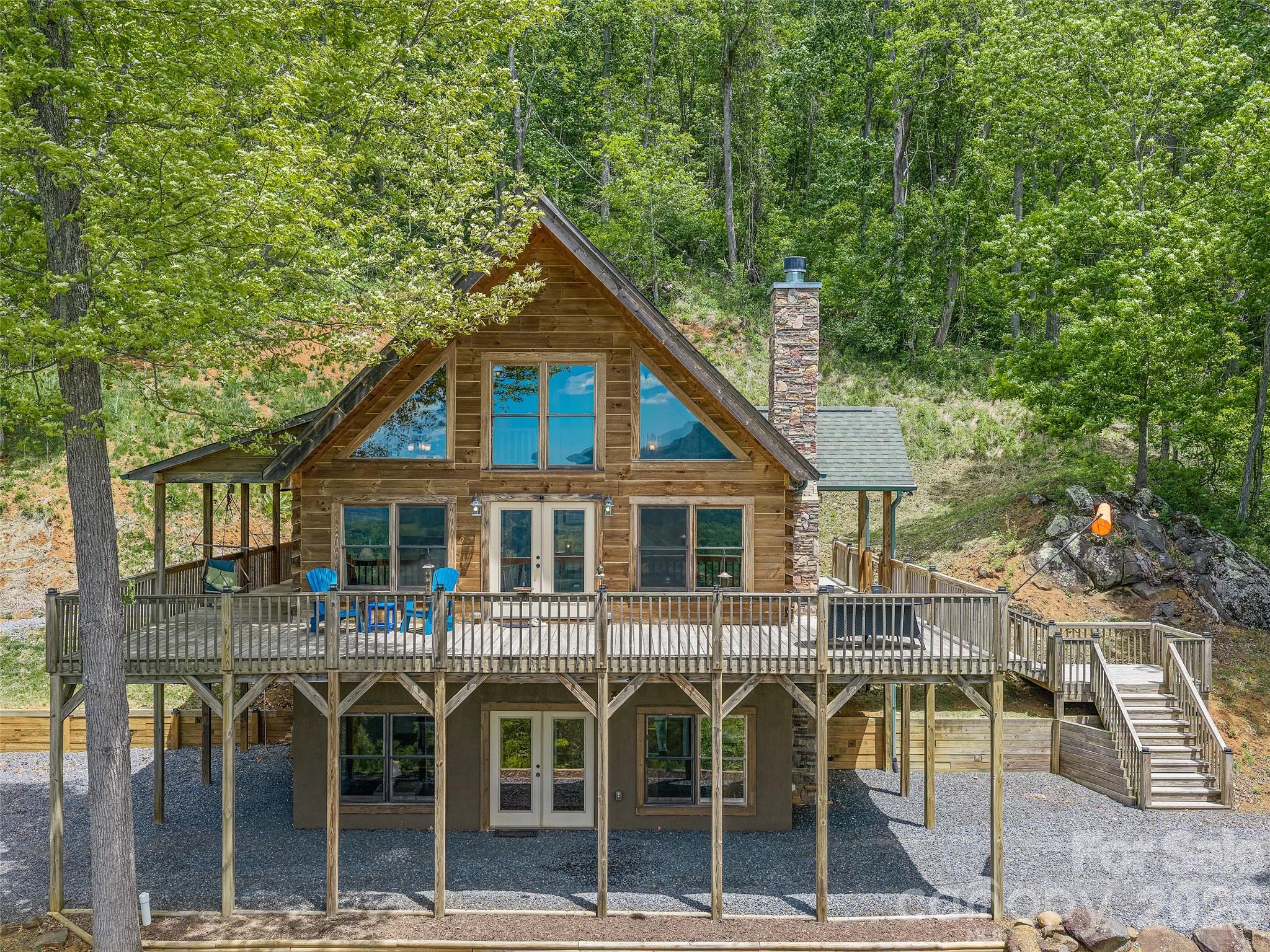 483 Birdie Lane — Bakersville