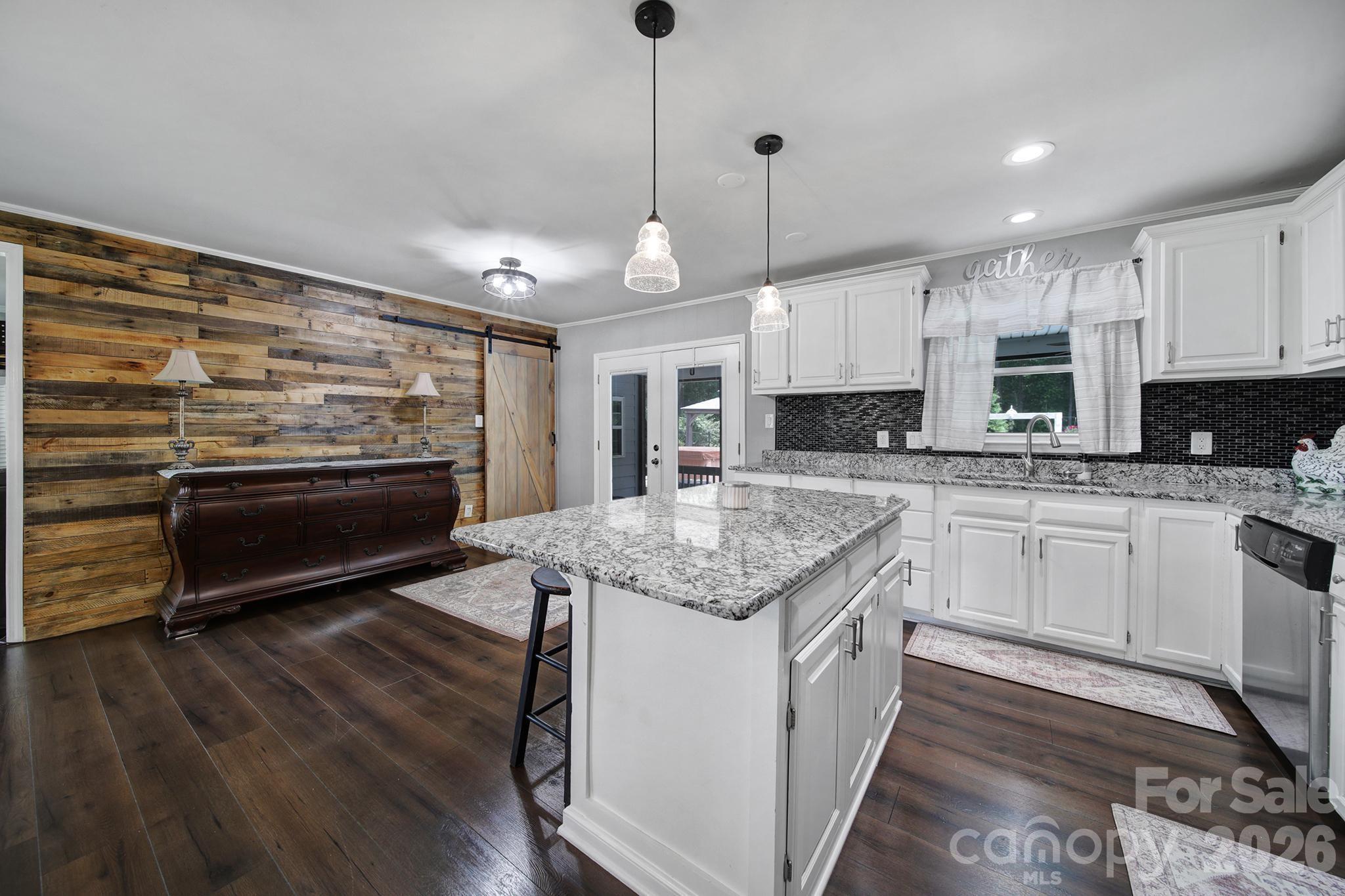 1516 Lowrys Highway — Chester