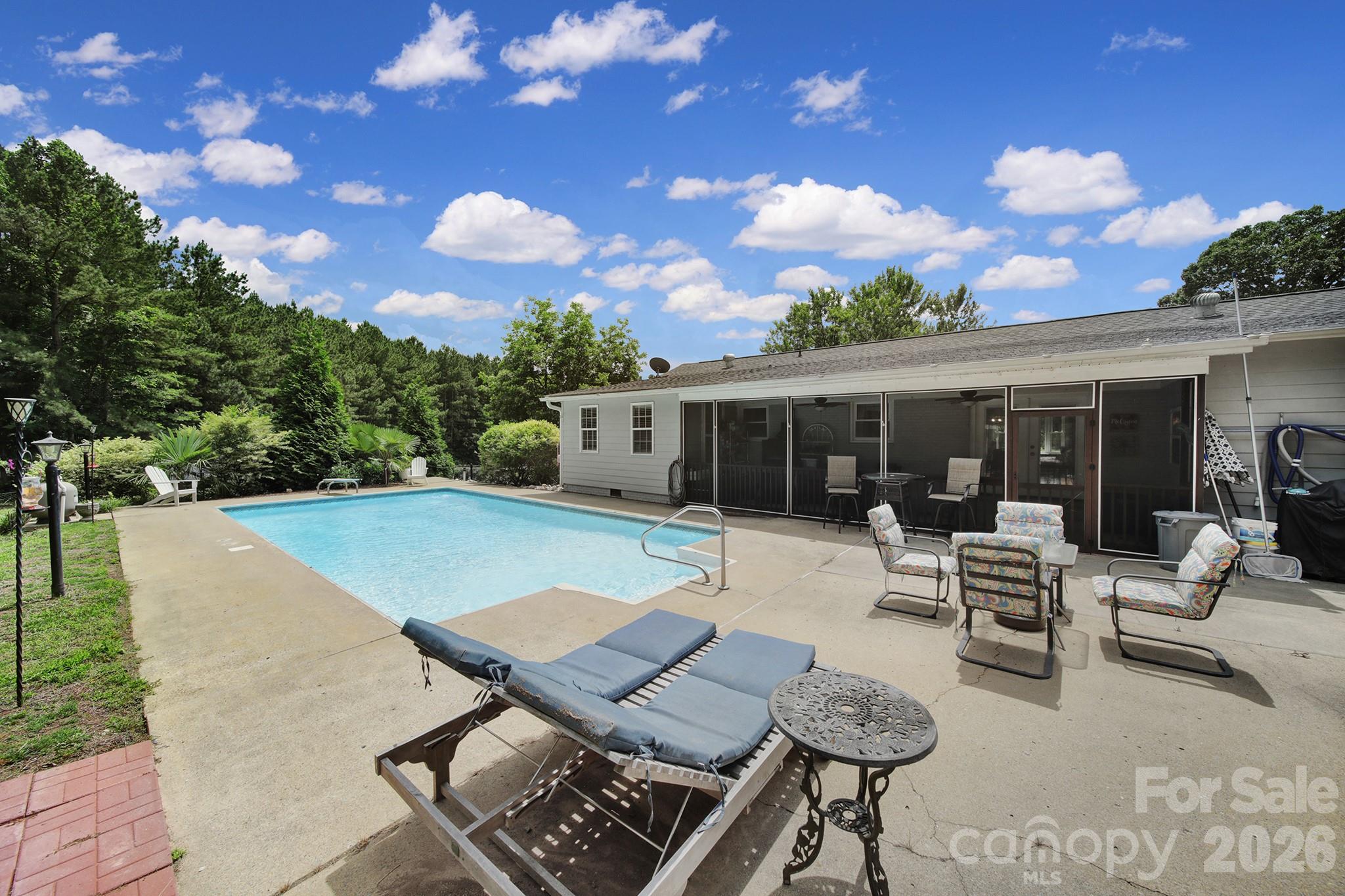 1516 Lowrys Highway — Chester