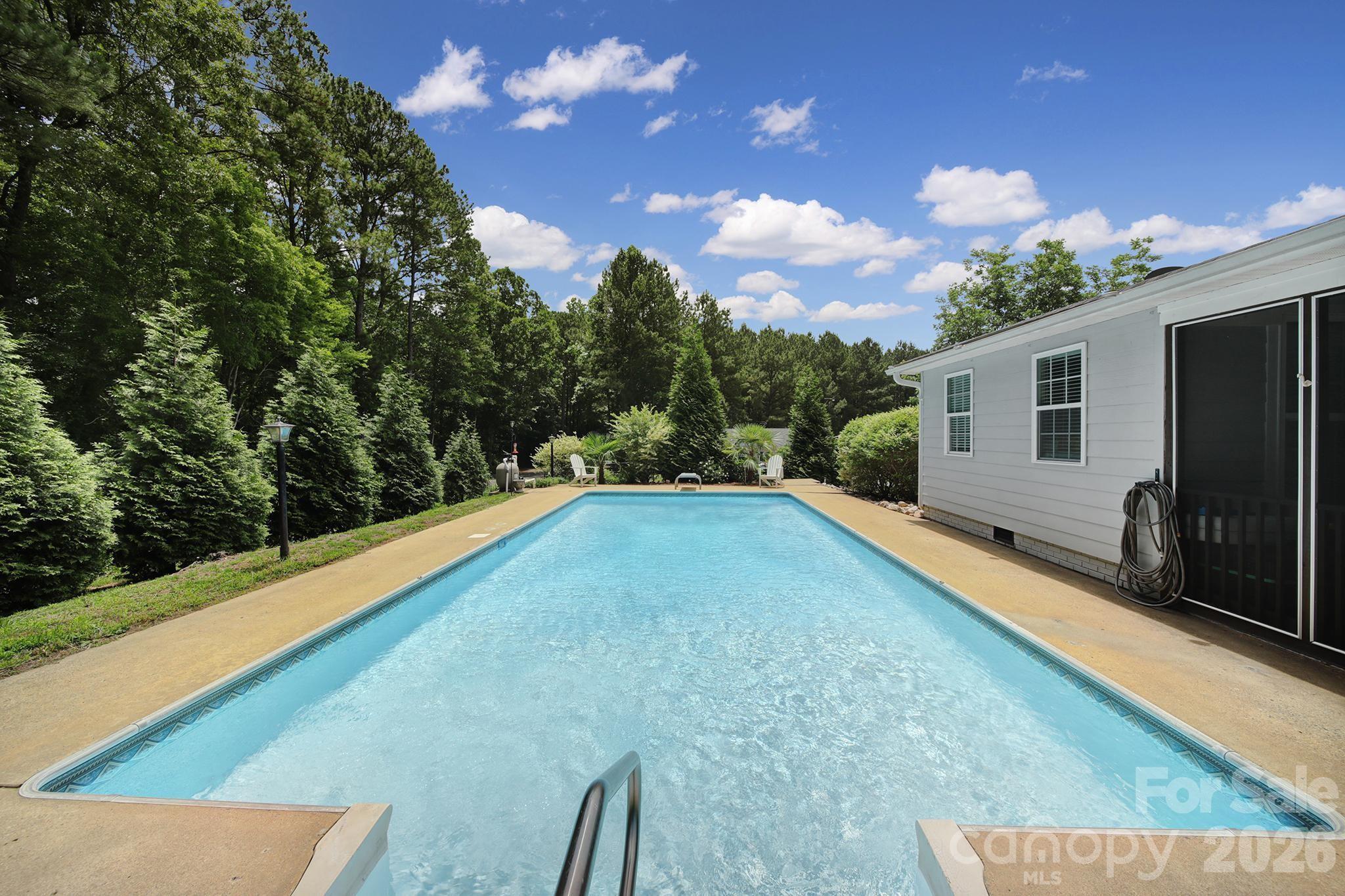 1516 Lowrys Highway — Chester