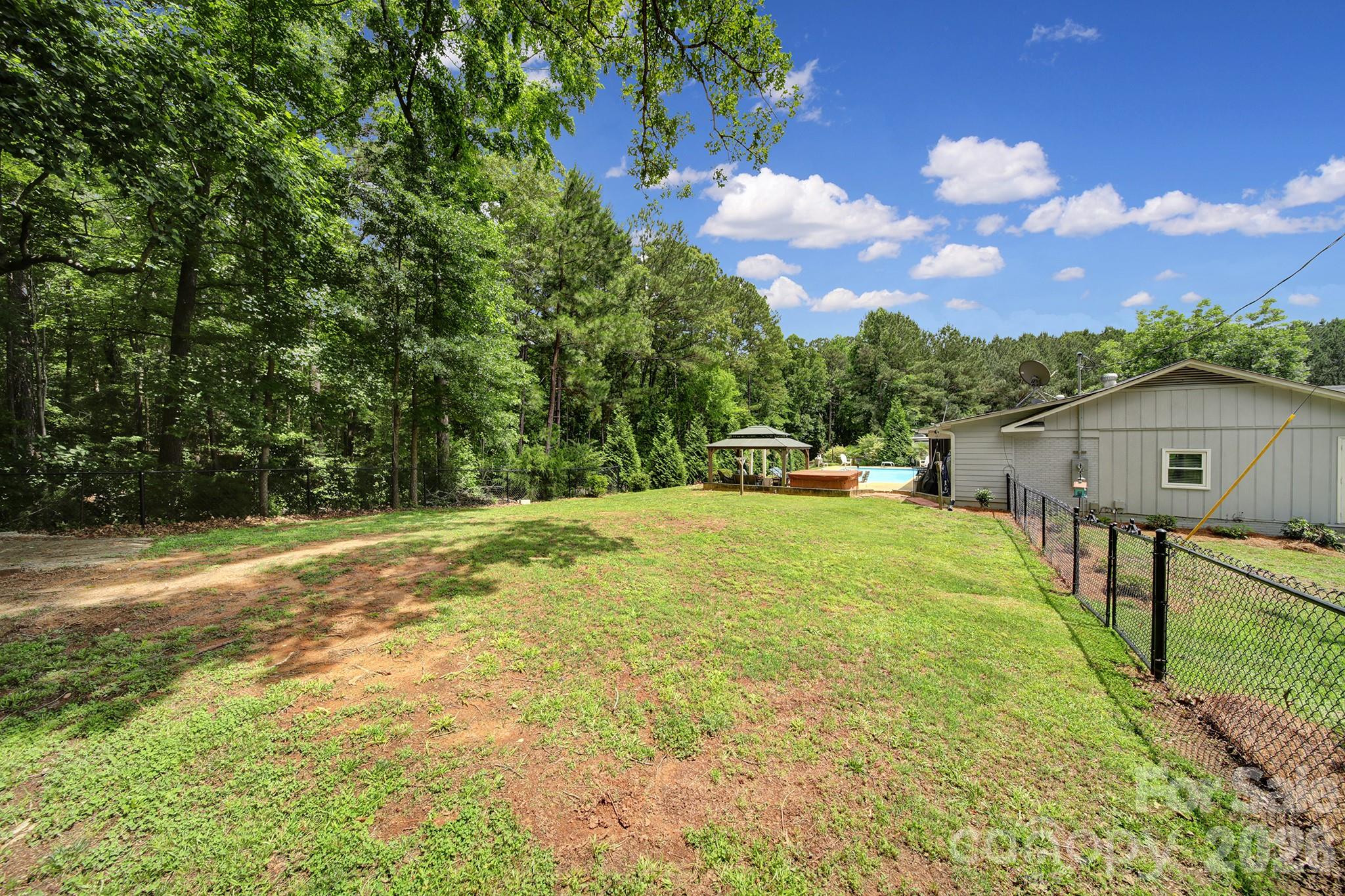 1516 Lowrys Highway — Chester