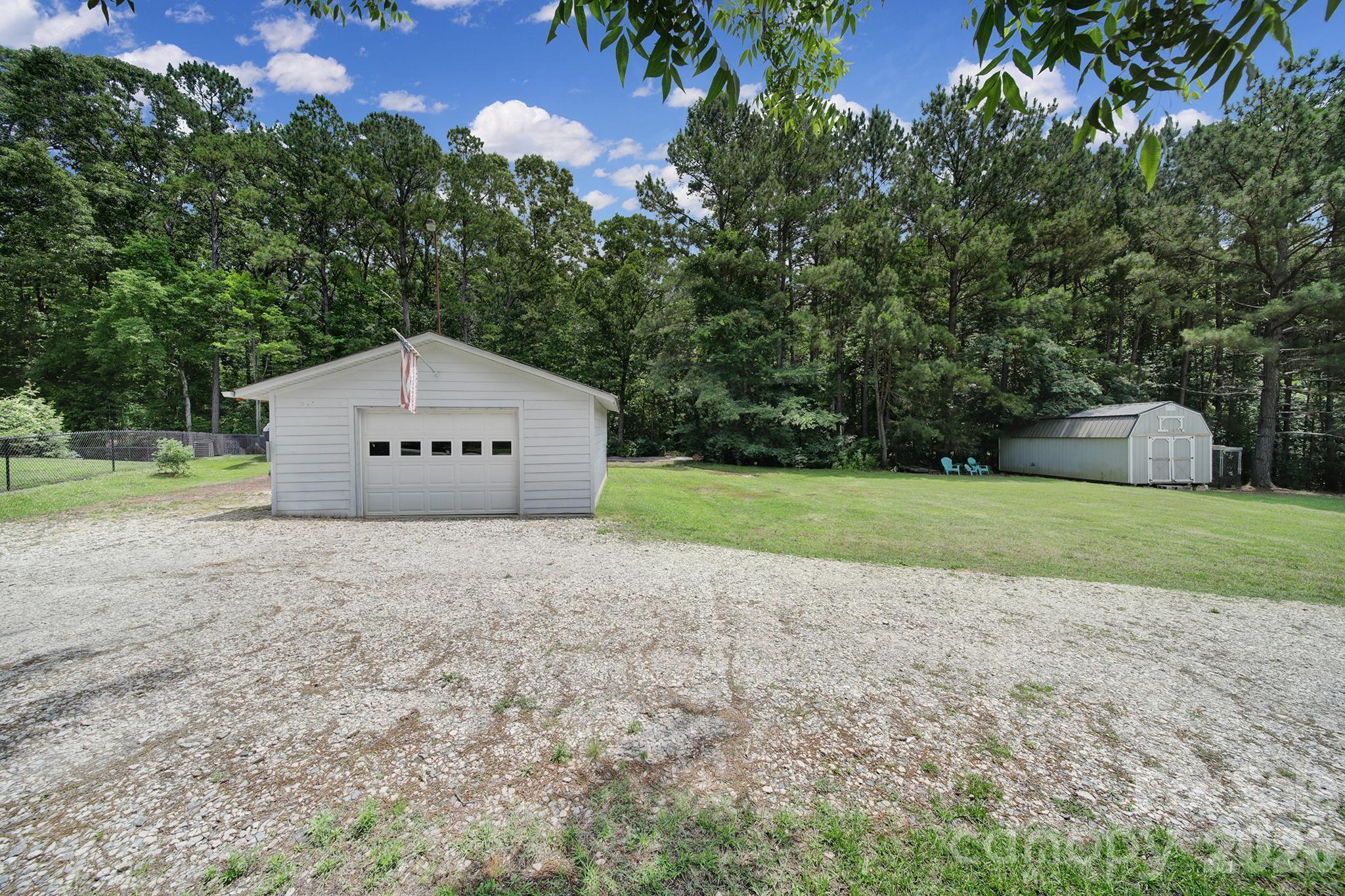 1516 Lowrys Highway — Chester