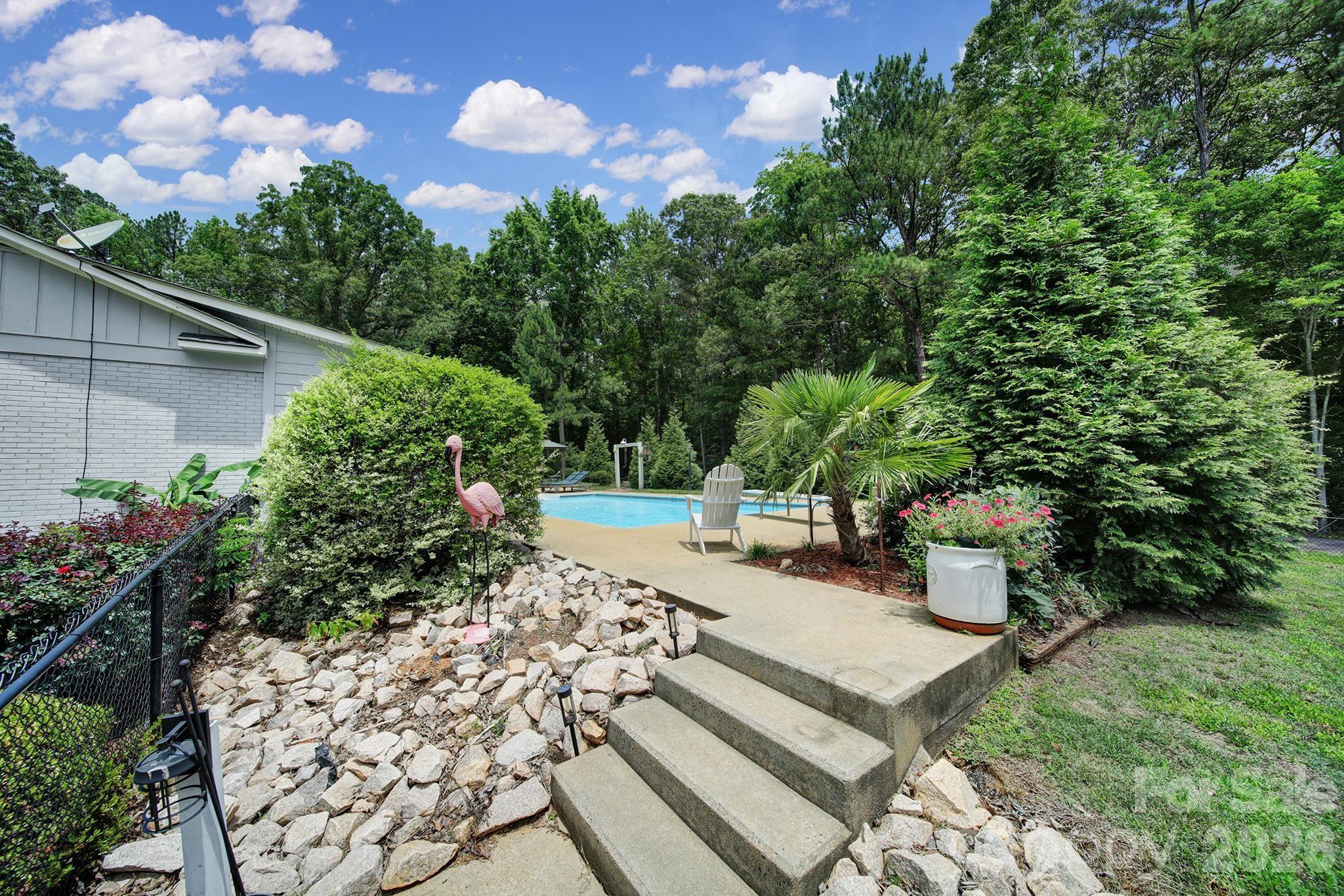 1516 Lowrys Highway — Chester