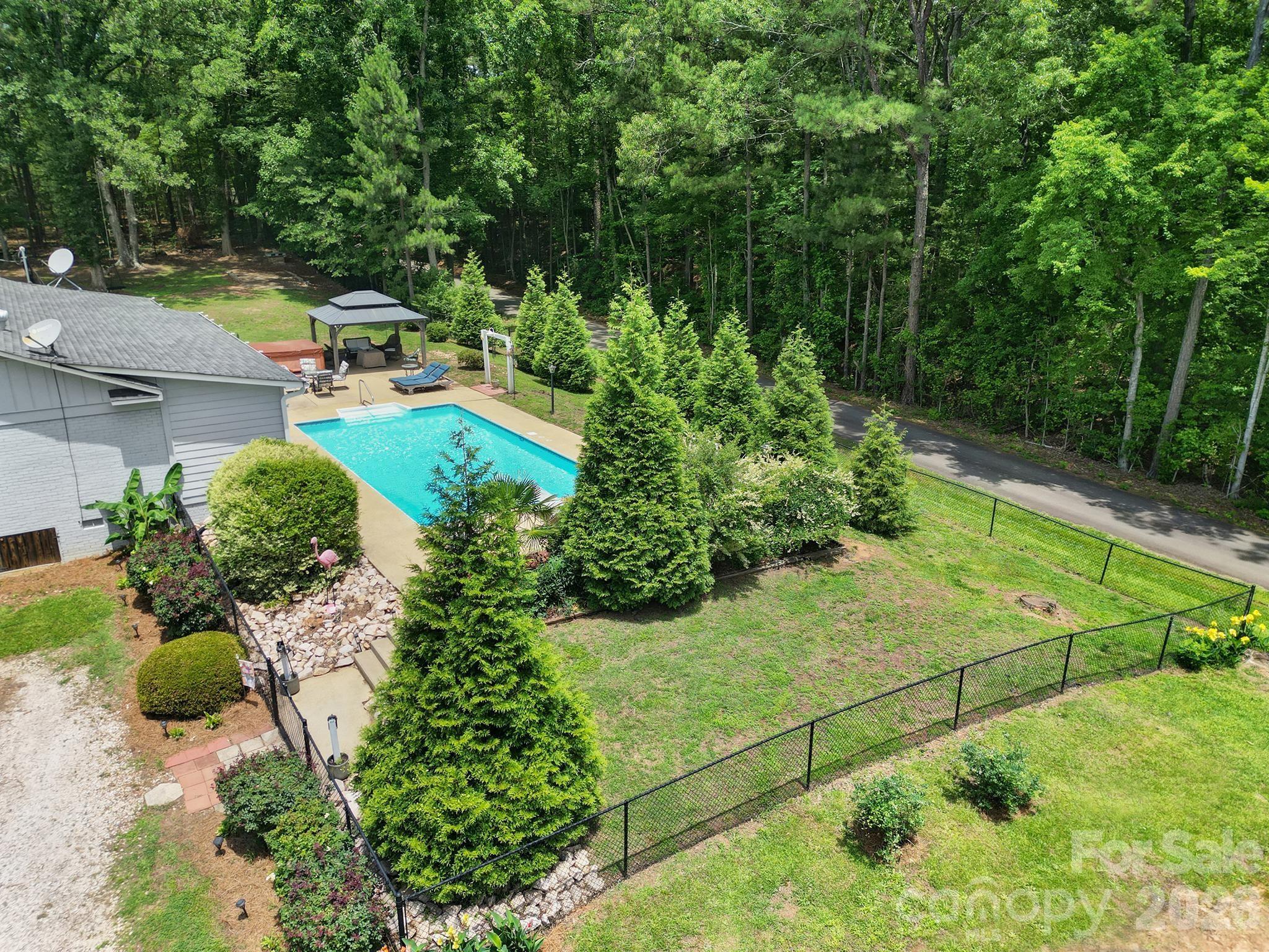 1516 Lowrys Highway — Chester
