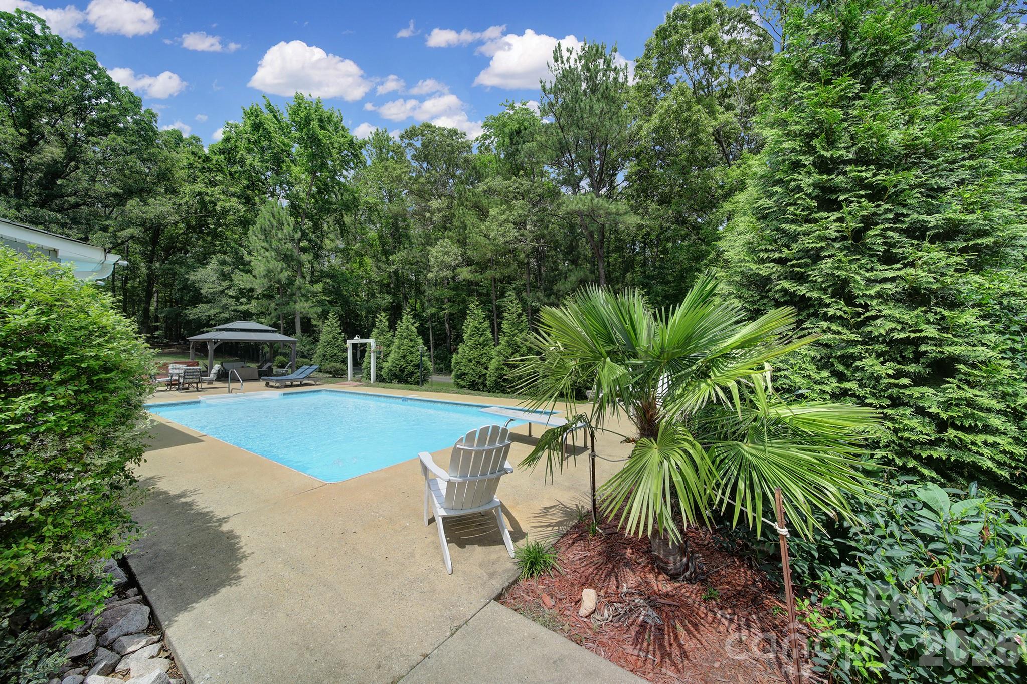 1516 Lowrys Highway — Chester