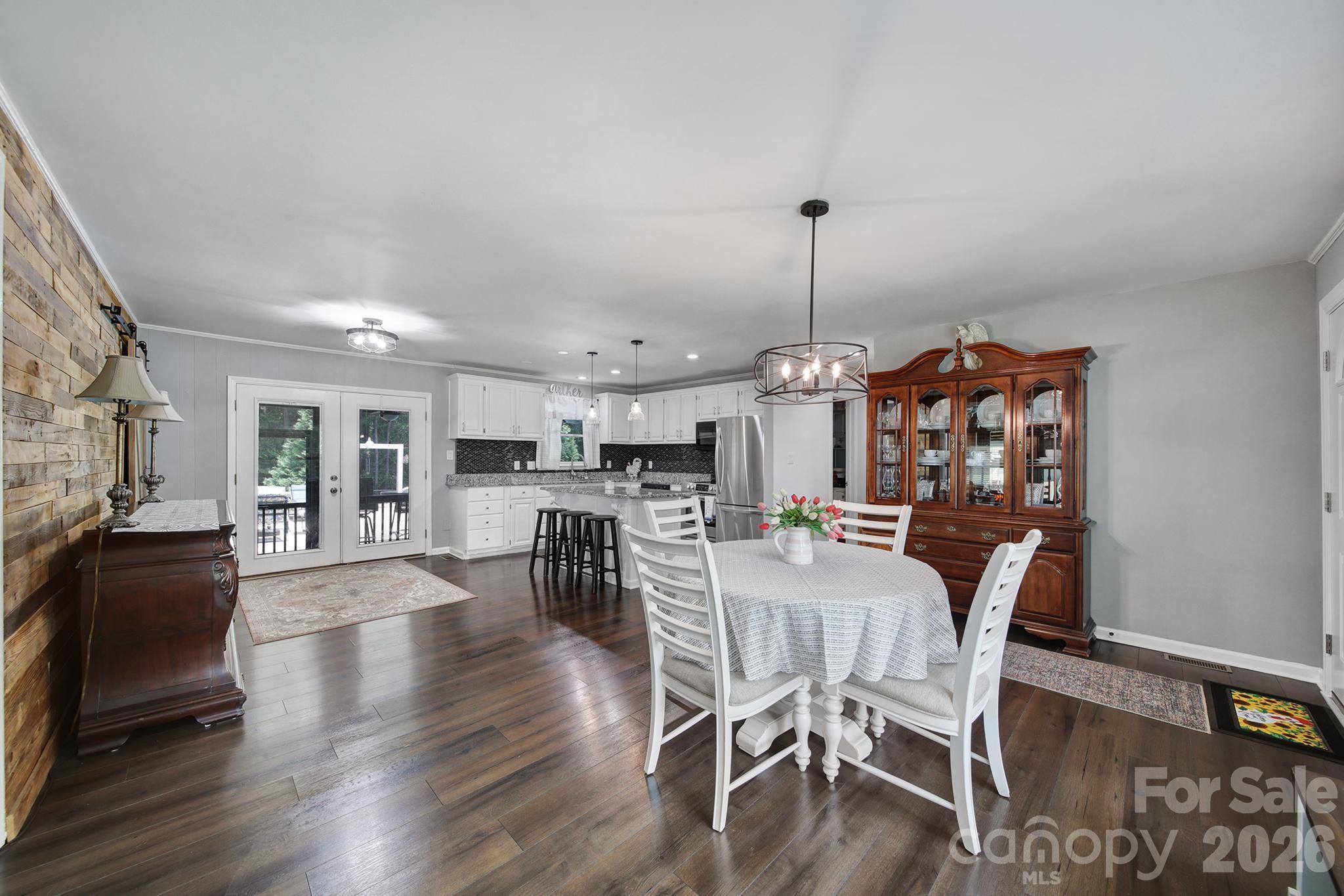 1516 Lowrys Highway — Chester