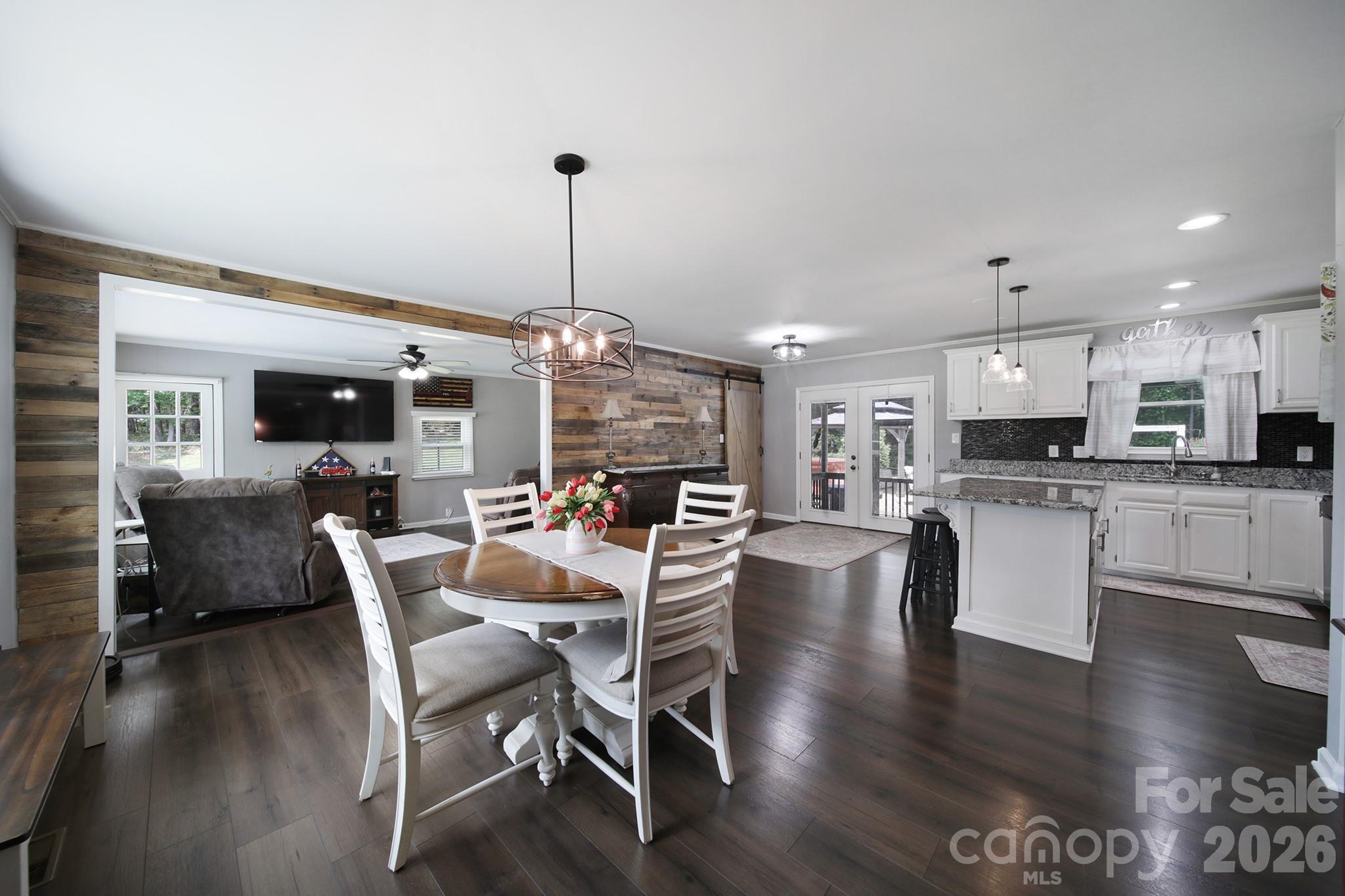 1516 Lowrys Highway — Chester