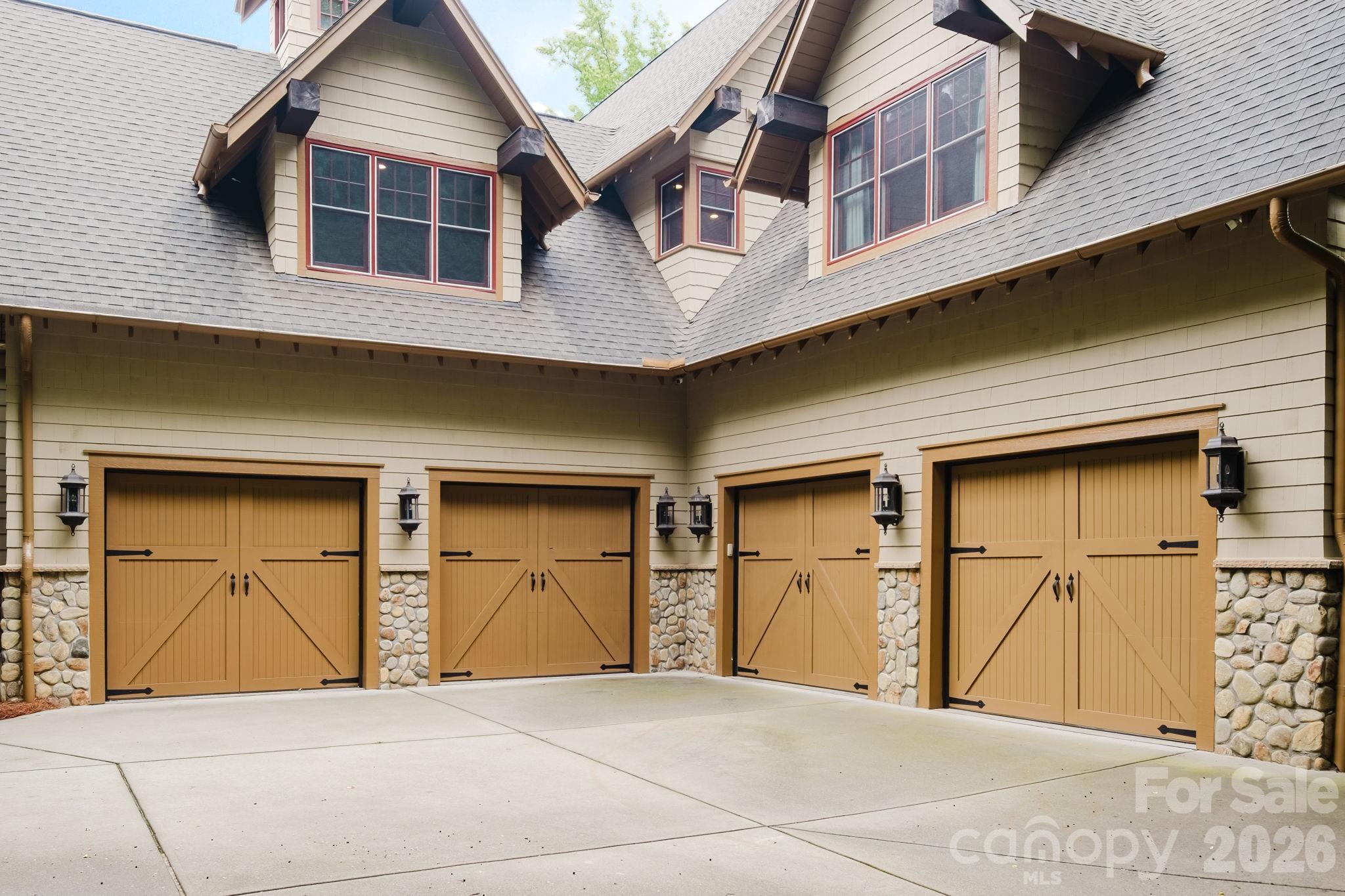 10930 Green Heron Court — Charlotte