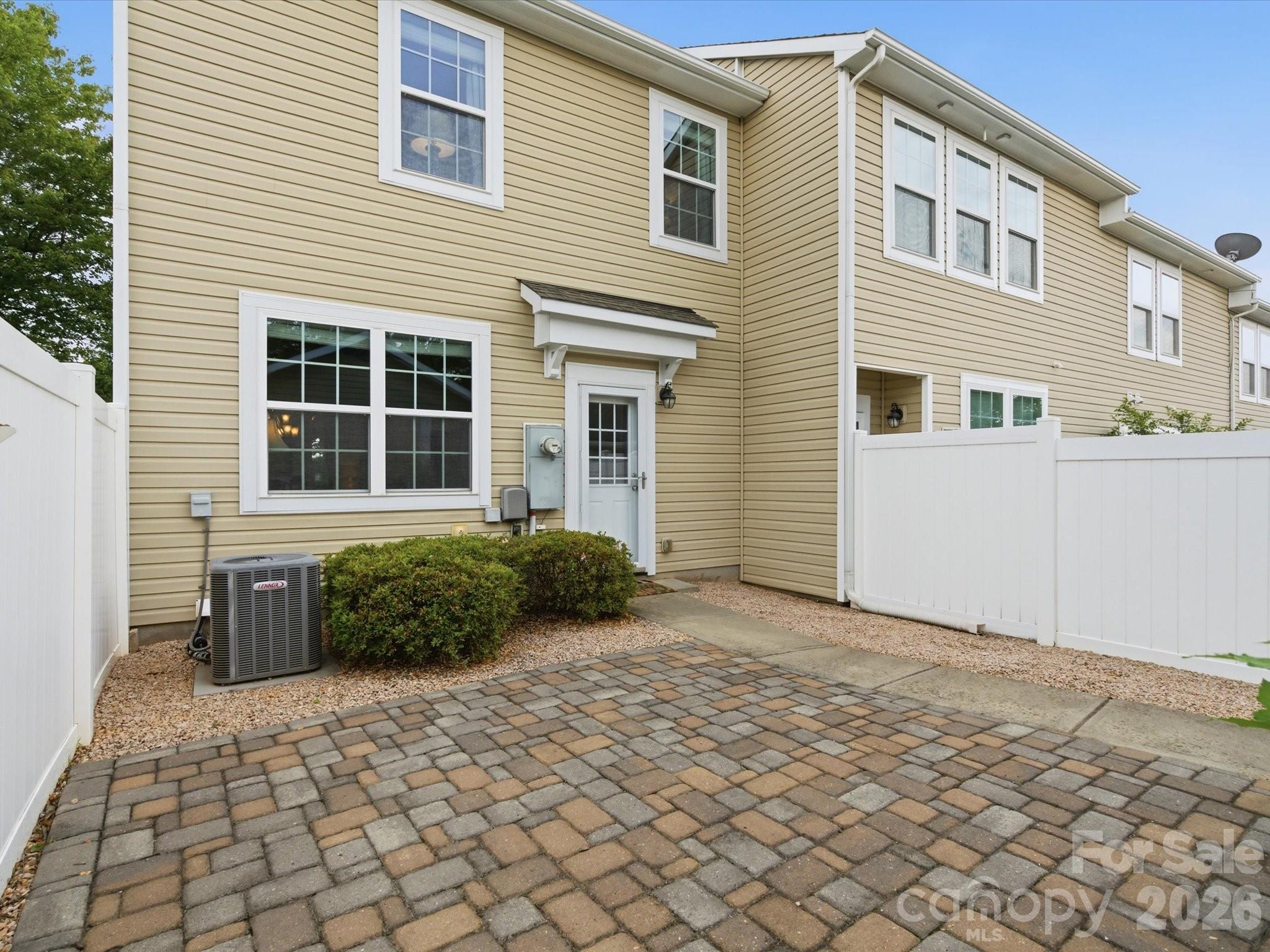 18439 The Commons Boulevard — Cornelius