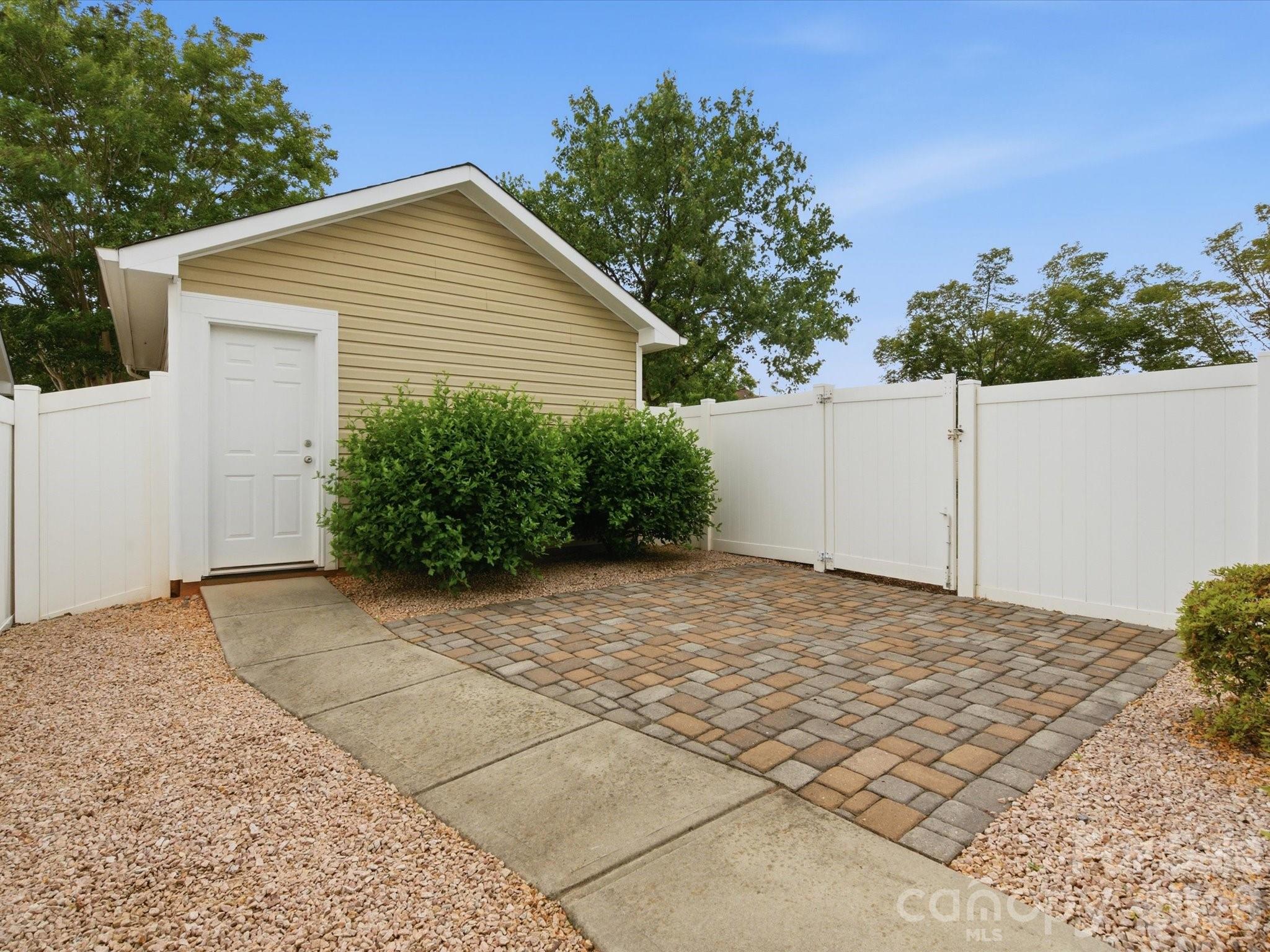 18439 The Commons Boulevard — Cornelius