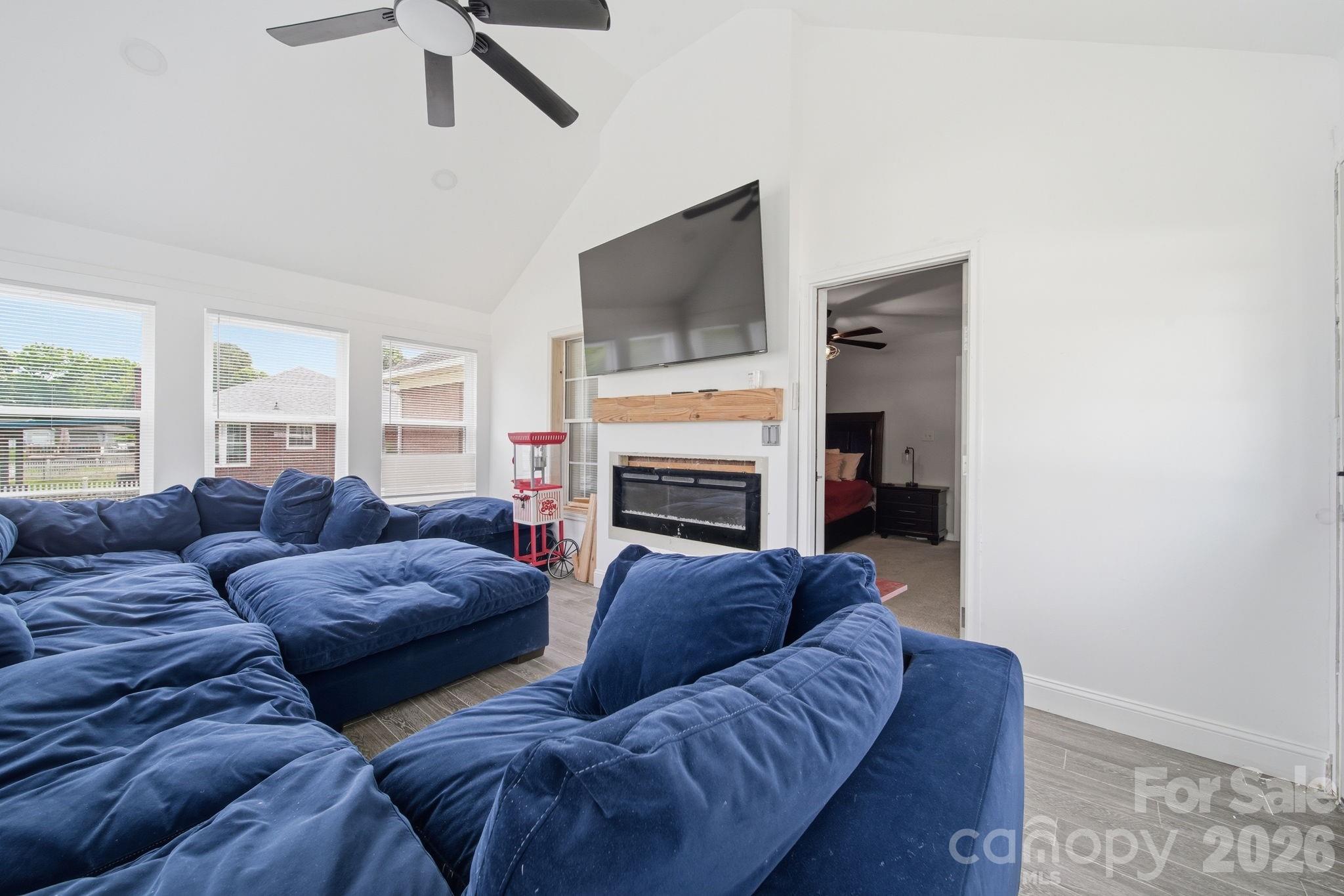 348 Palmer Circle — Rockwell