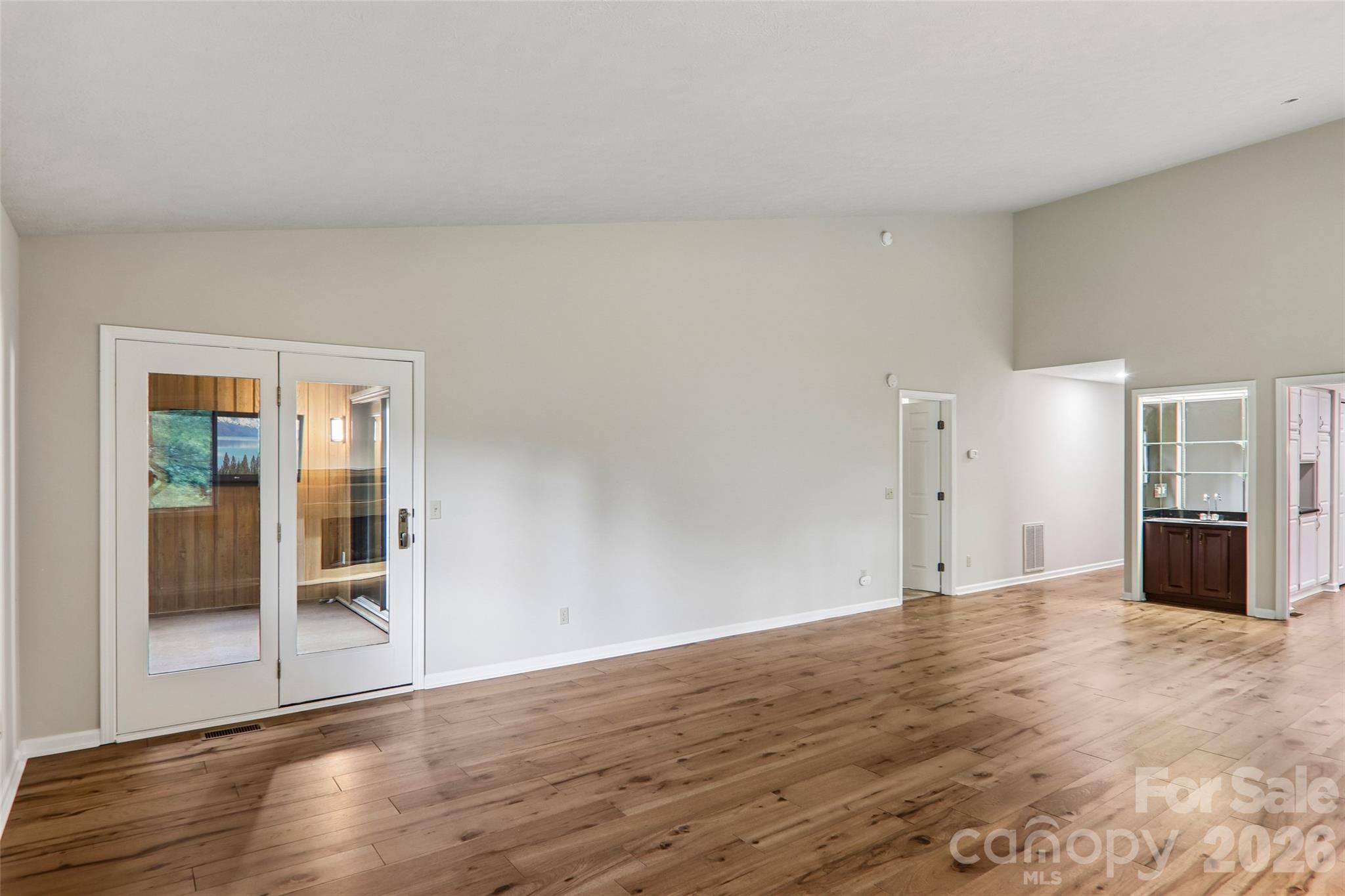 405 Wild Oak Lane — Hendersonville
