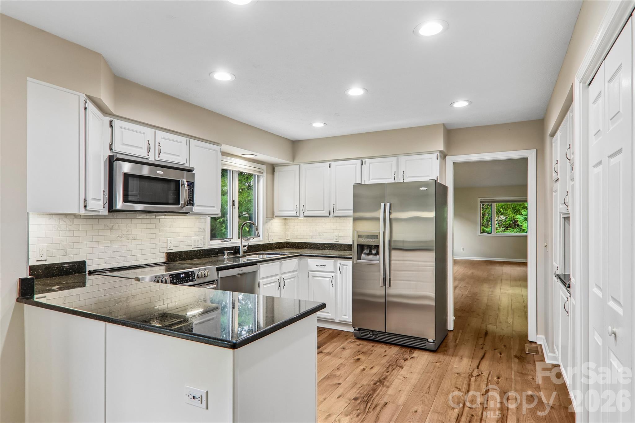 405 Wild Oak Lane — Hendersonville