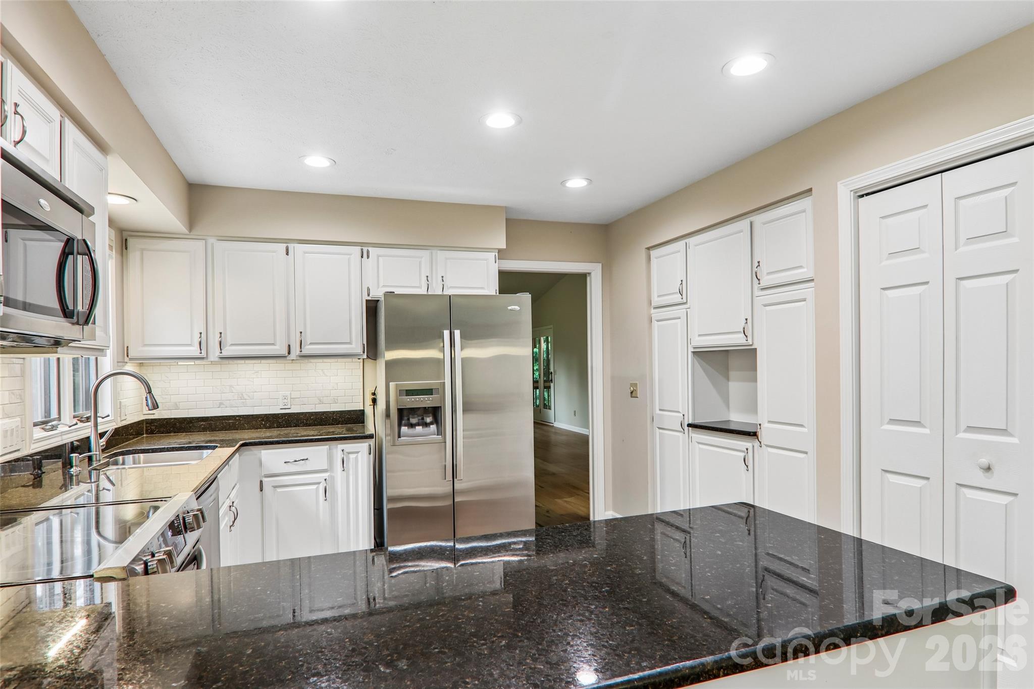 405 Wild Oak Lane — Hendersonville