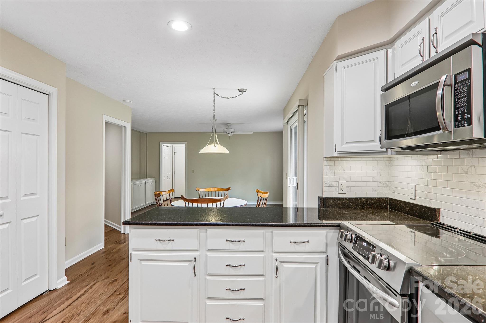 405 Wild Oak Lane — Hendersonville