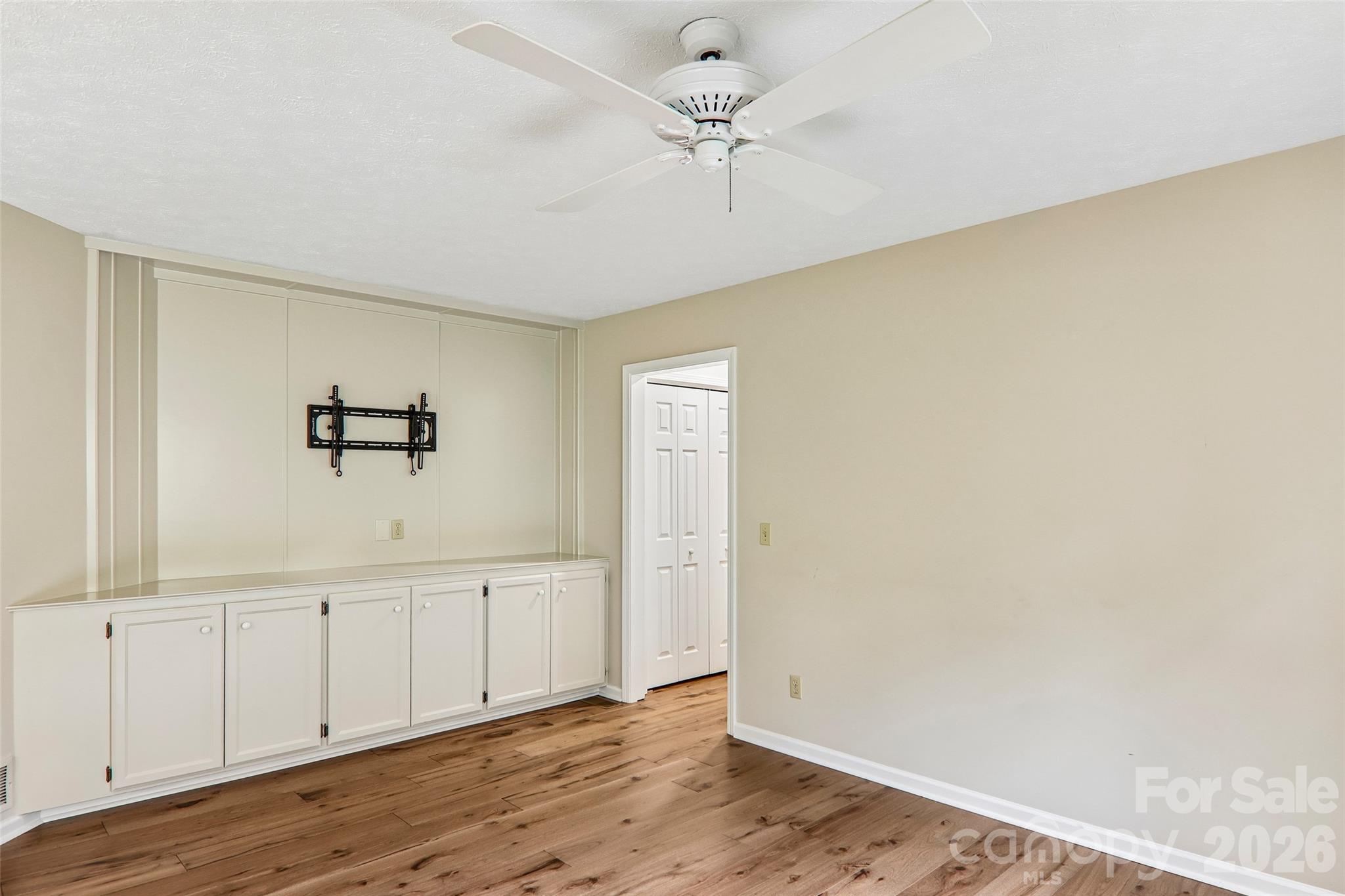 405 Wild Oak Lane — Hendersonville