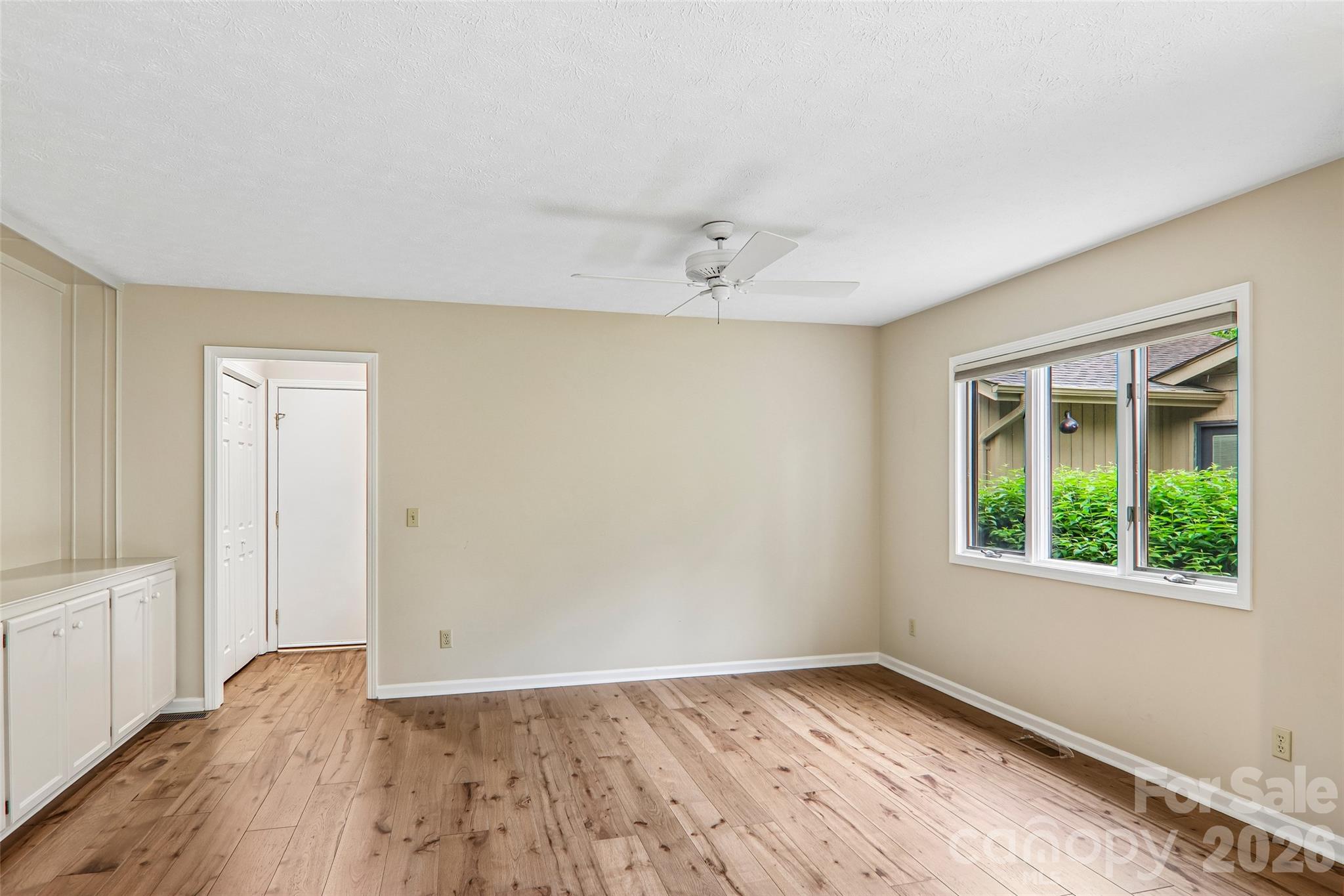 405 Wild Oak Lane — Hendersonville