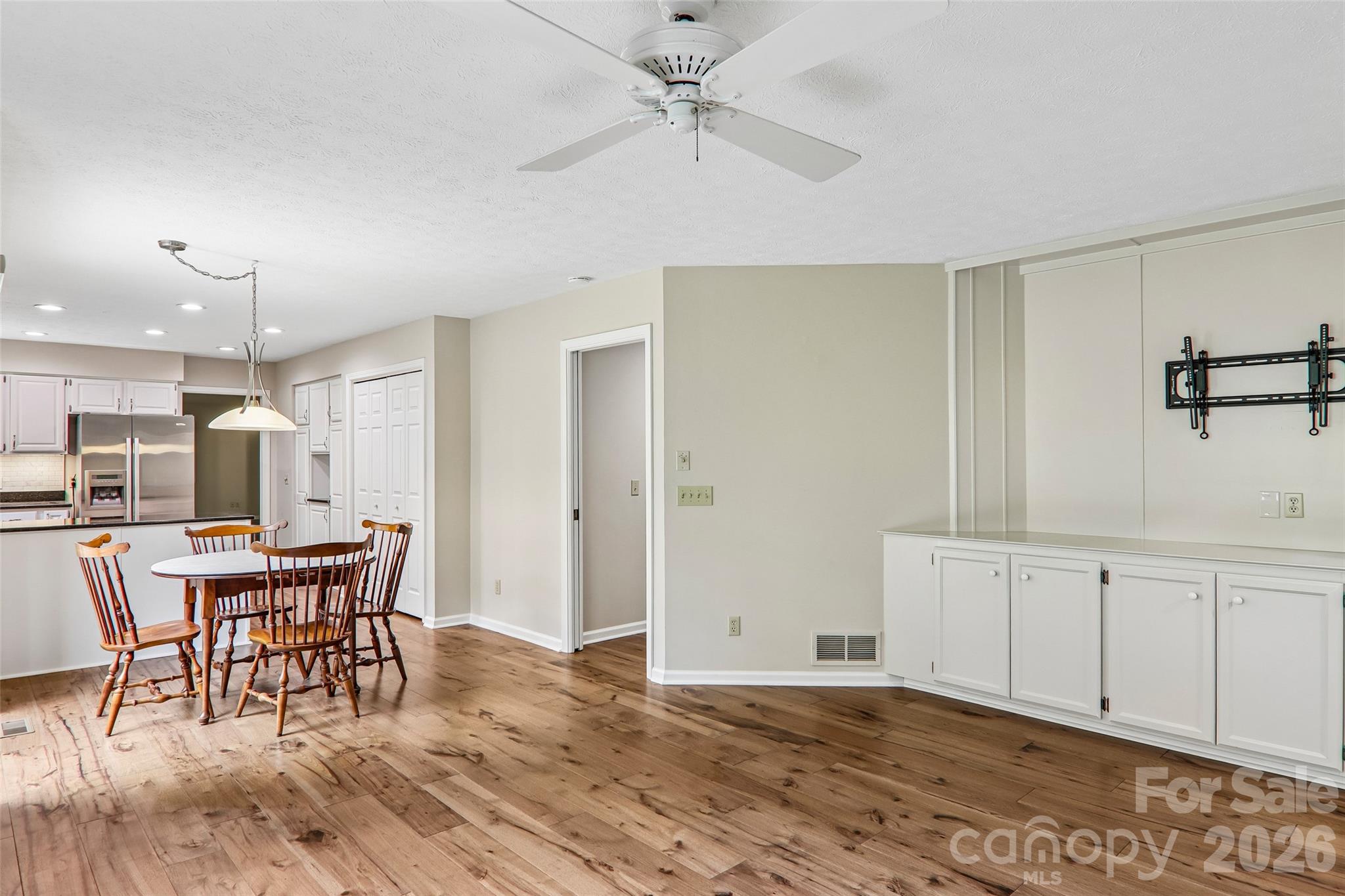 405 Wild Oak Lane — Hendersonville