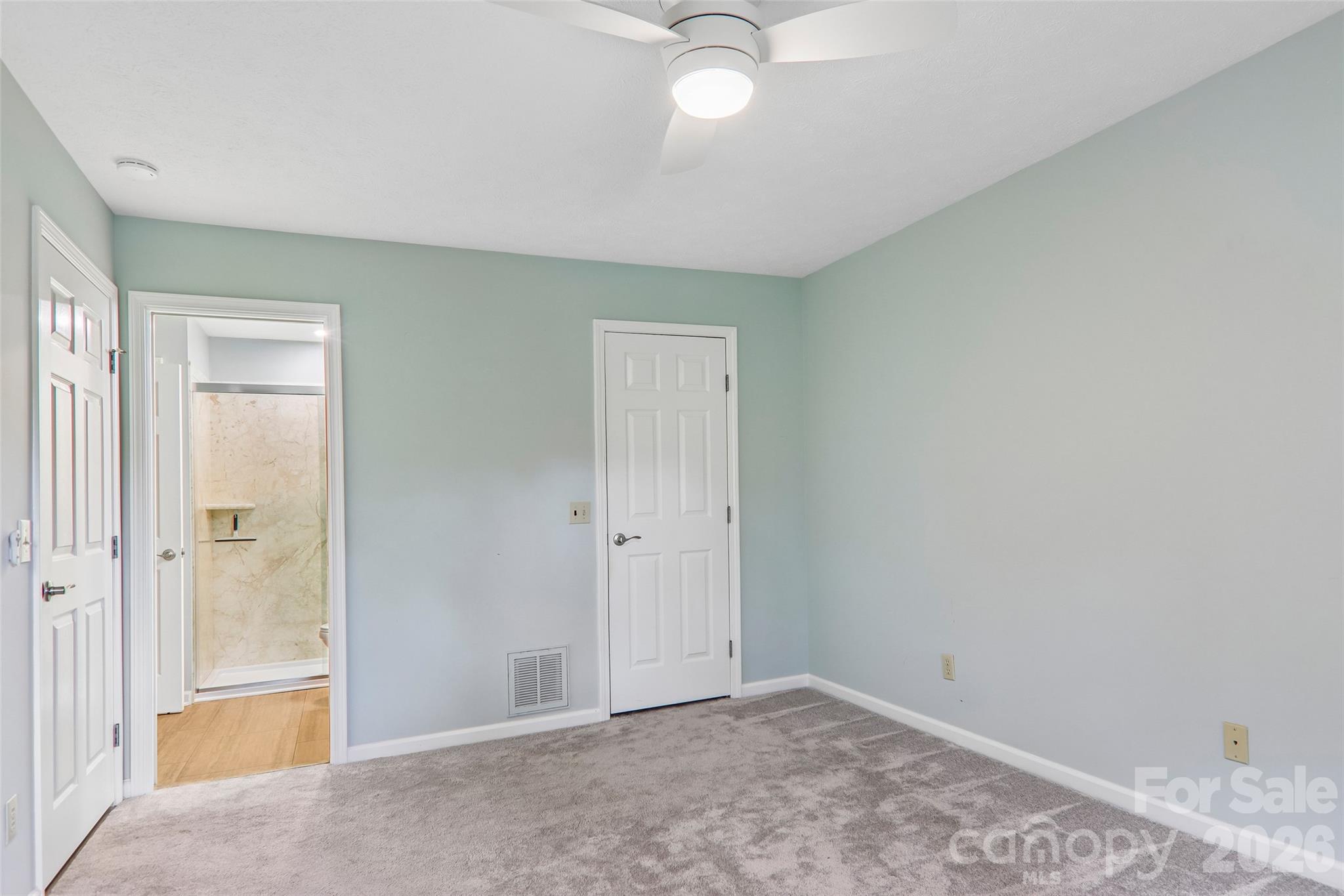 405 Wild Oak Lane — Hendersonville