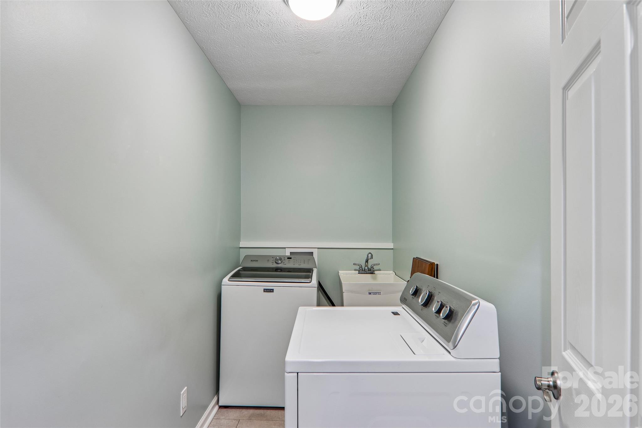405 Wild Oak Lane — Hendersonville