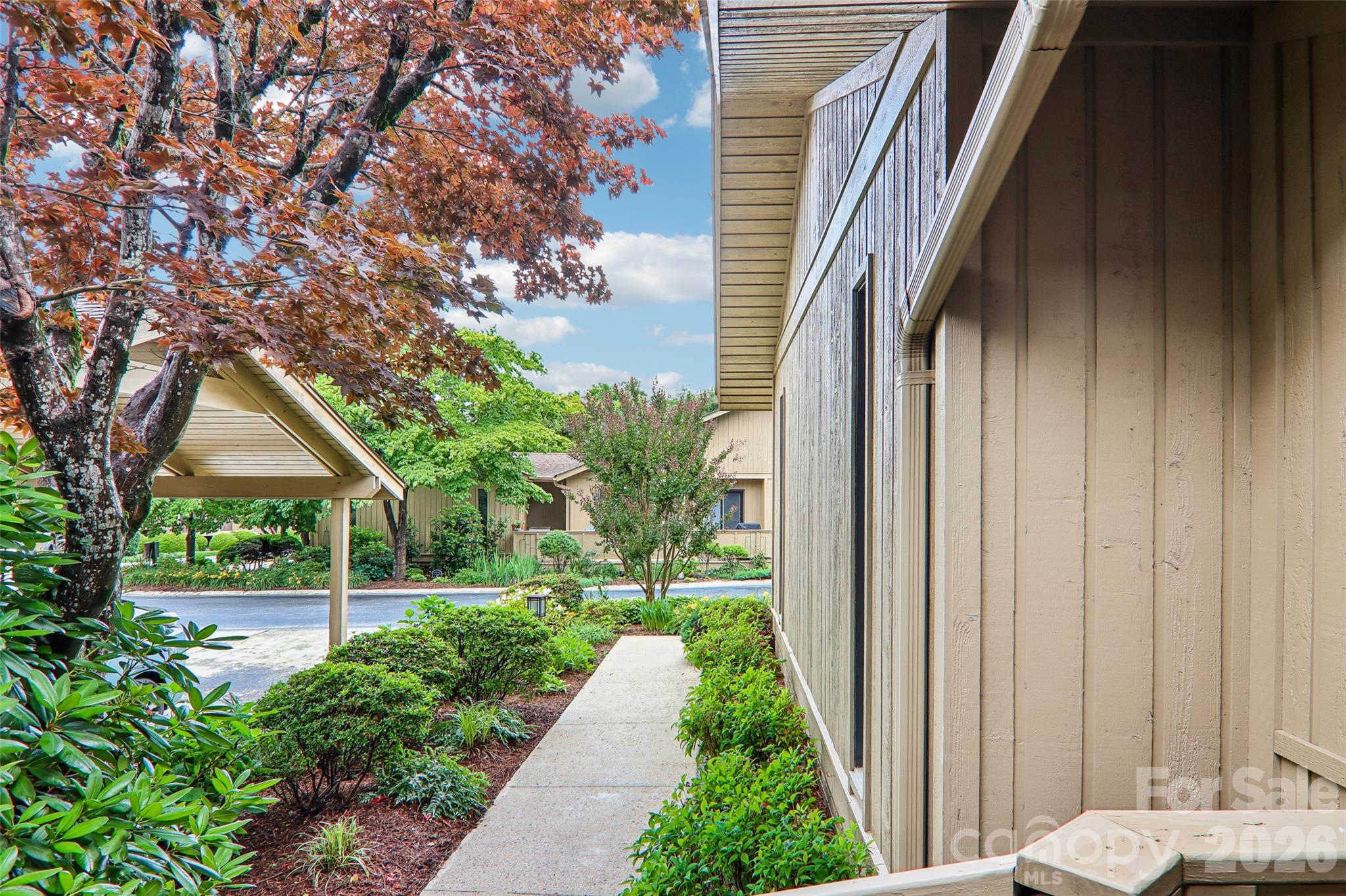 405 Wild Oak Lane — Hendersonville