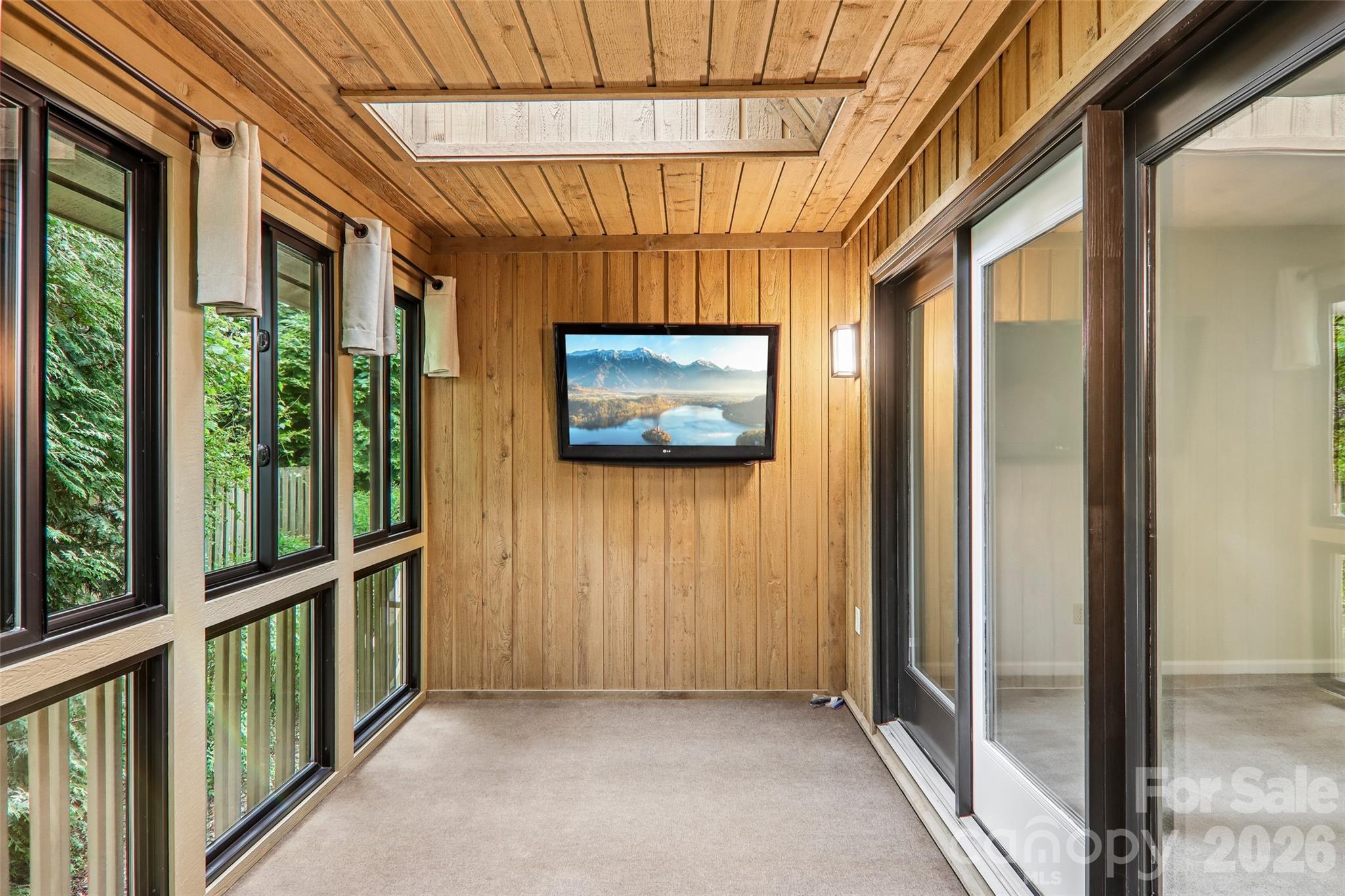 405 Wild Oak Lane — Hendersonville