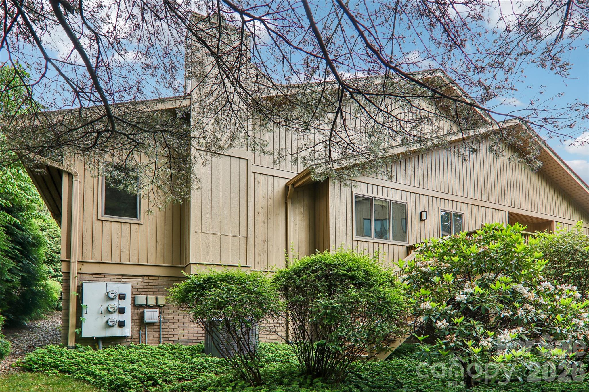 405 Wild Oak Lane — Hendersonville