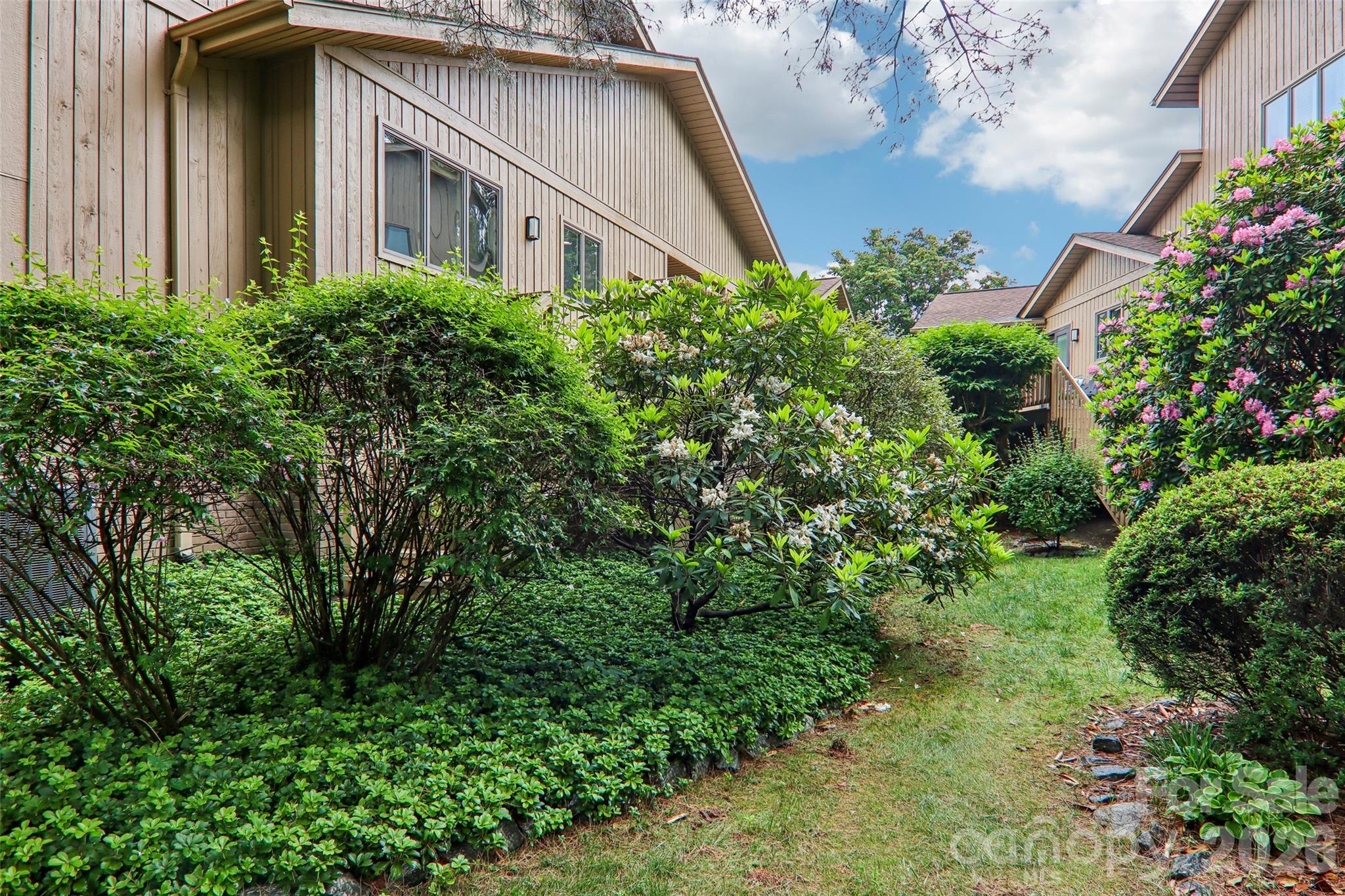 405 Wild Oak Lane — Hendersonville