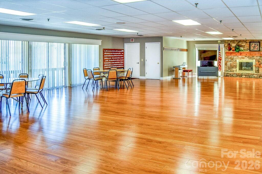 405 Wild Oak Lane — Hendersonville