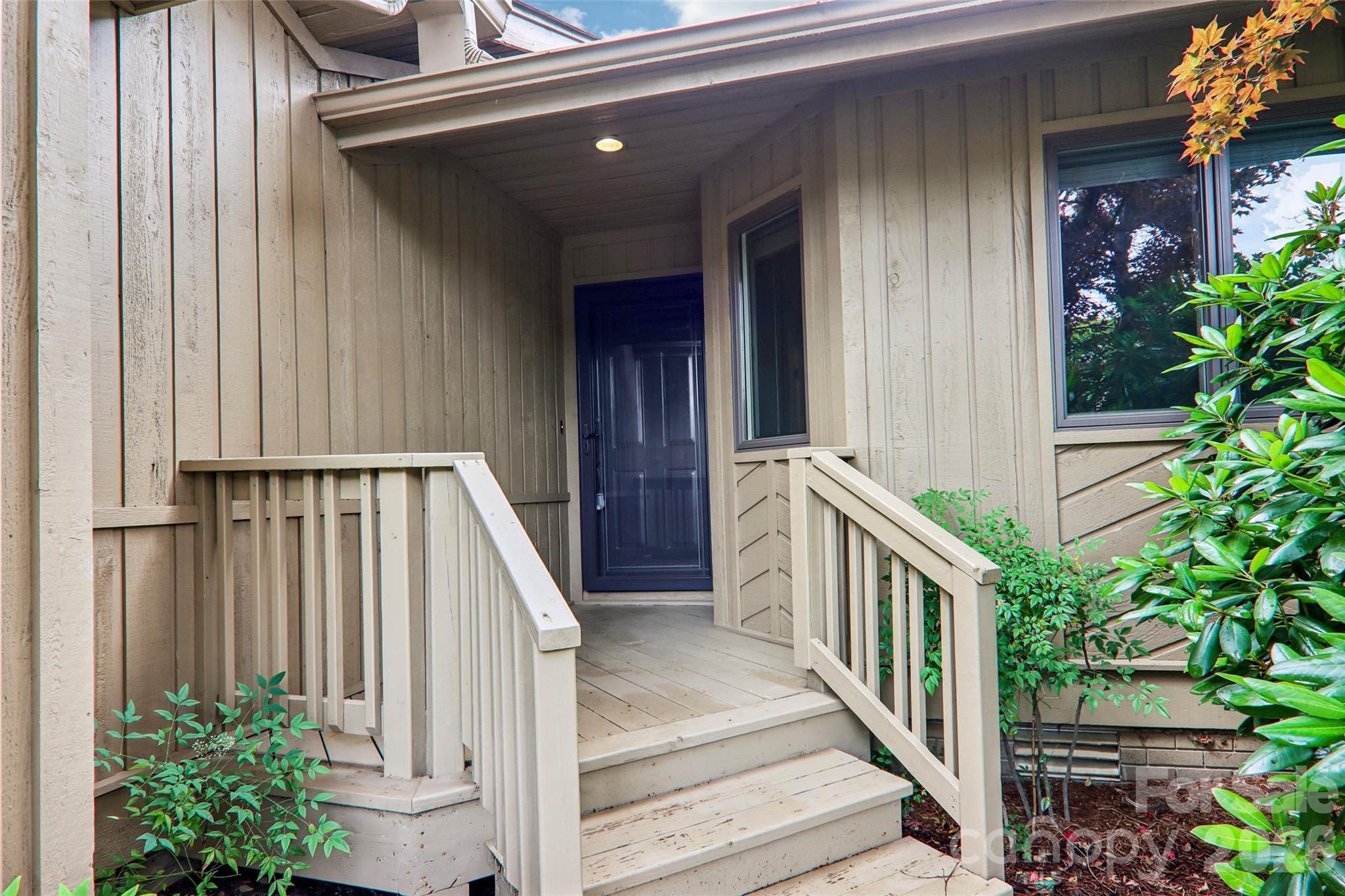 405 Wild Oak Lane — Hendersonville
