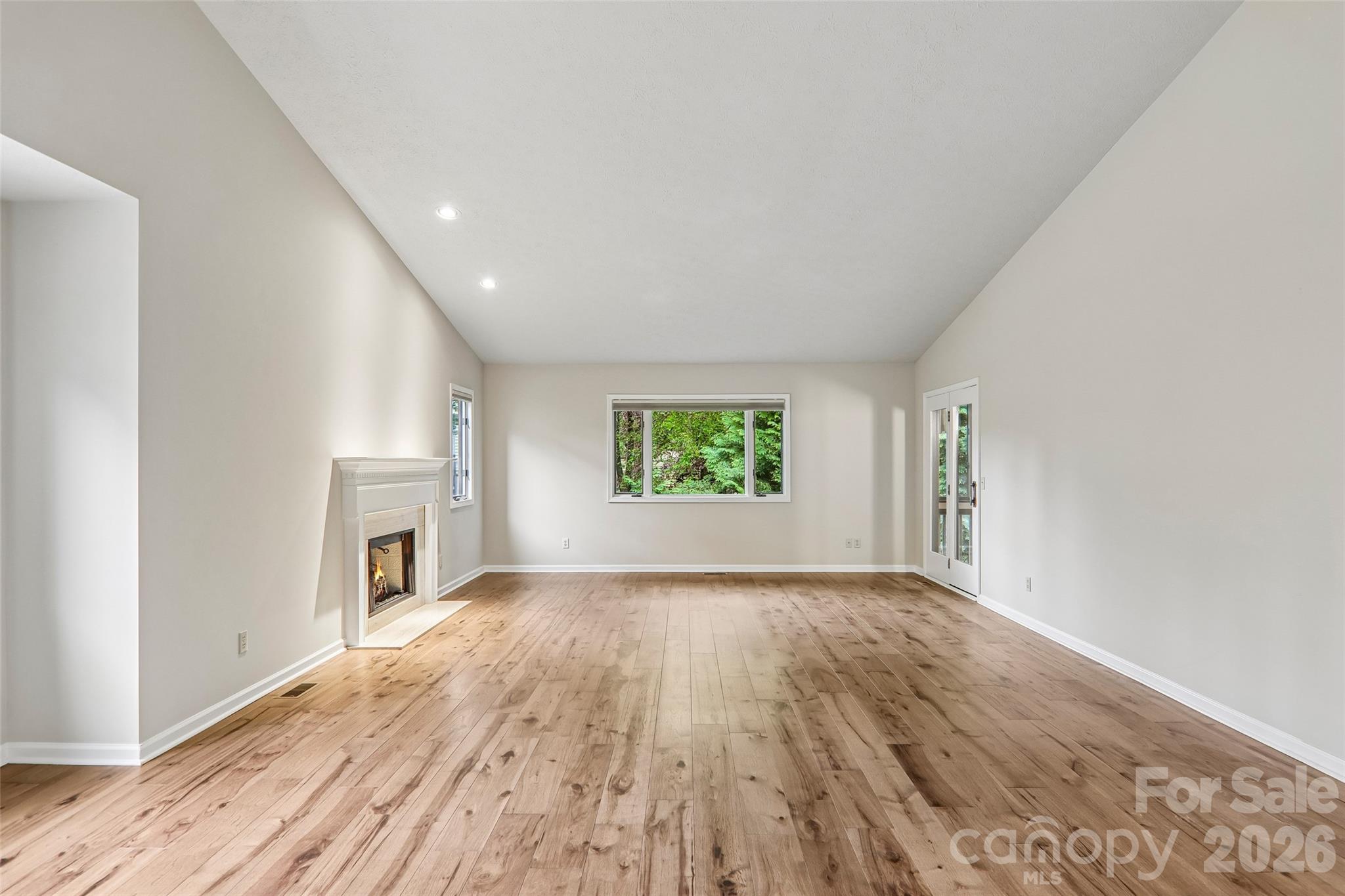 405 Wild Oak Lane — Hendersonville