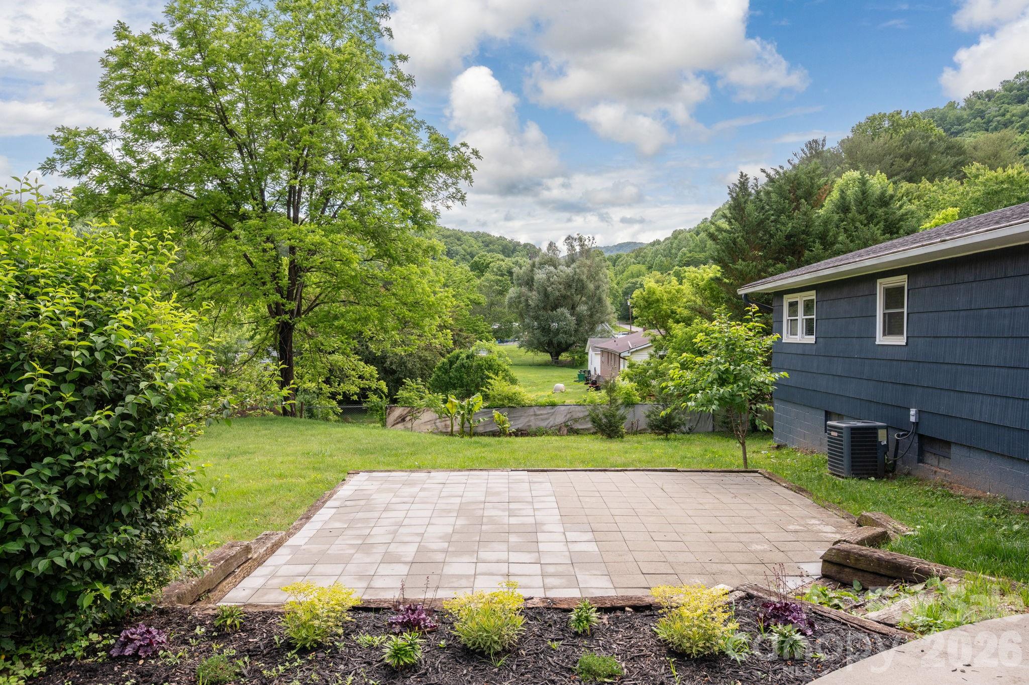 65 Farley Street — Waynesville