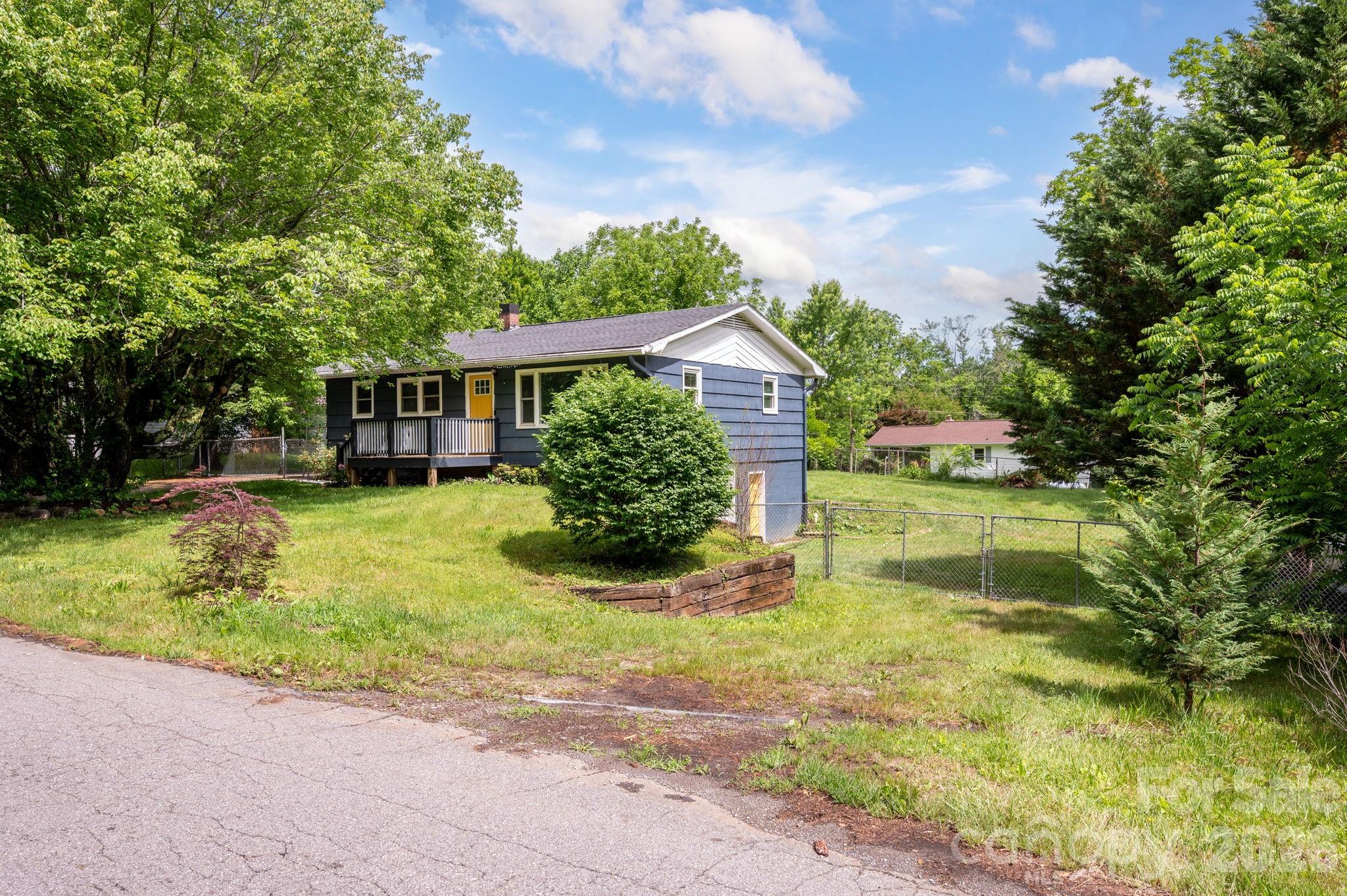 65 Farley Street — Waynesville