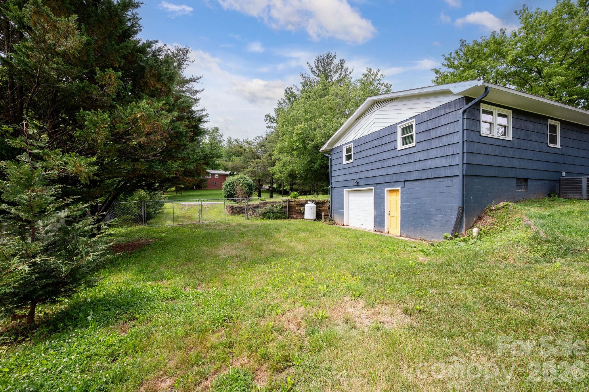 65 Farley Street — Waynesville