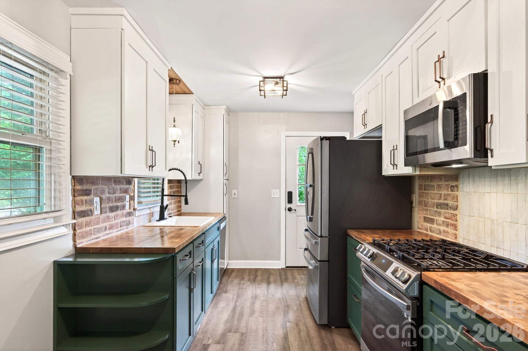 65 Farley Street — Waynesville